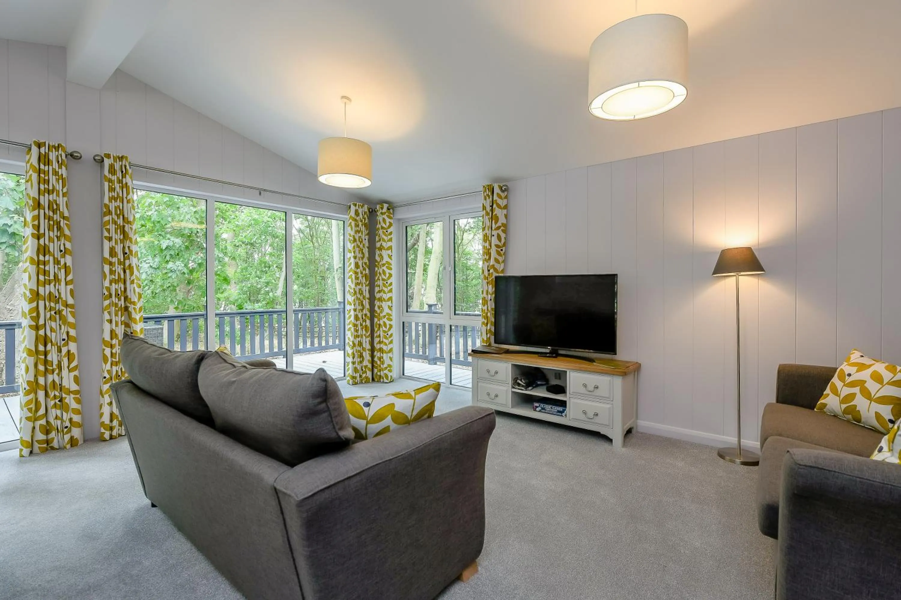 TV and multimedia in Woolverstone Marina and Lodge Park