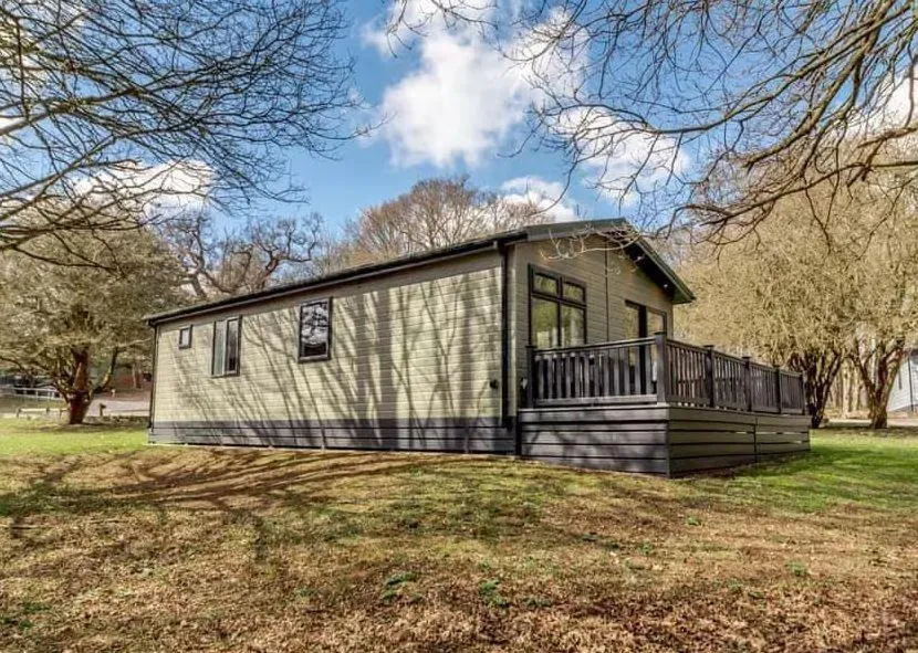 Property building in Woolverstone Marina and Lodge Park