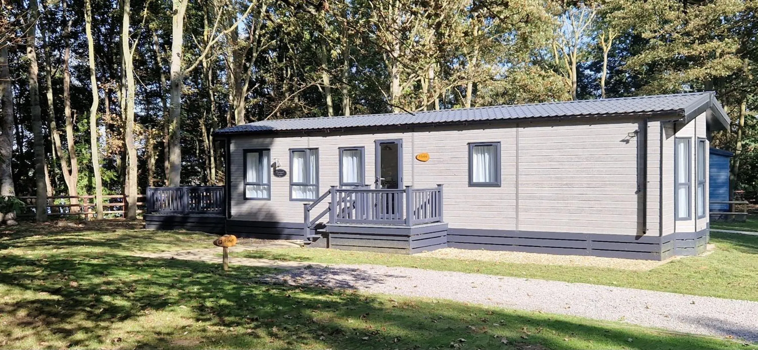 Property building in Woolverstone Marina and Lodge Park