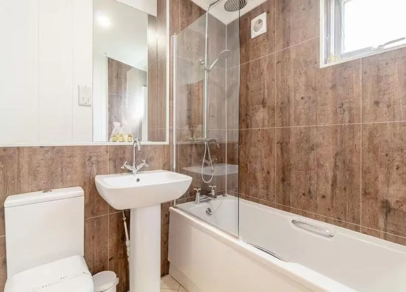 Shower in Woolverstone Marina and Lodge Park