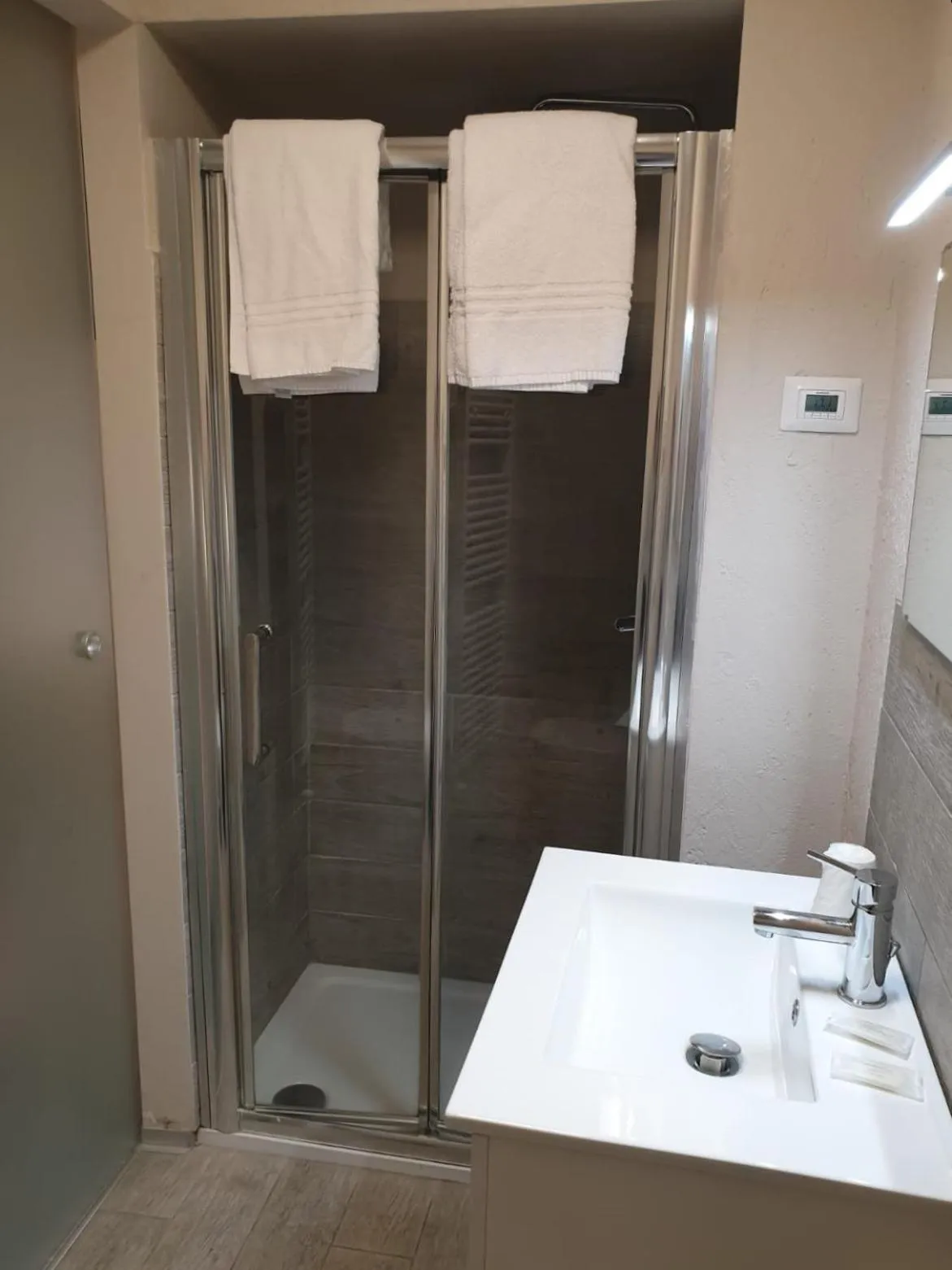 Shower in Piccolo Hotel Olina