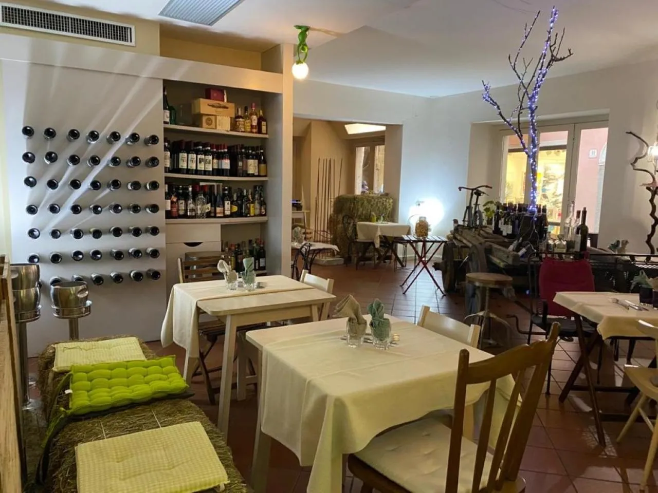 Restaurant/places to eat in Piccolo Hotel Olina