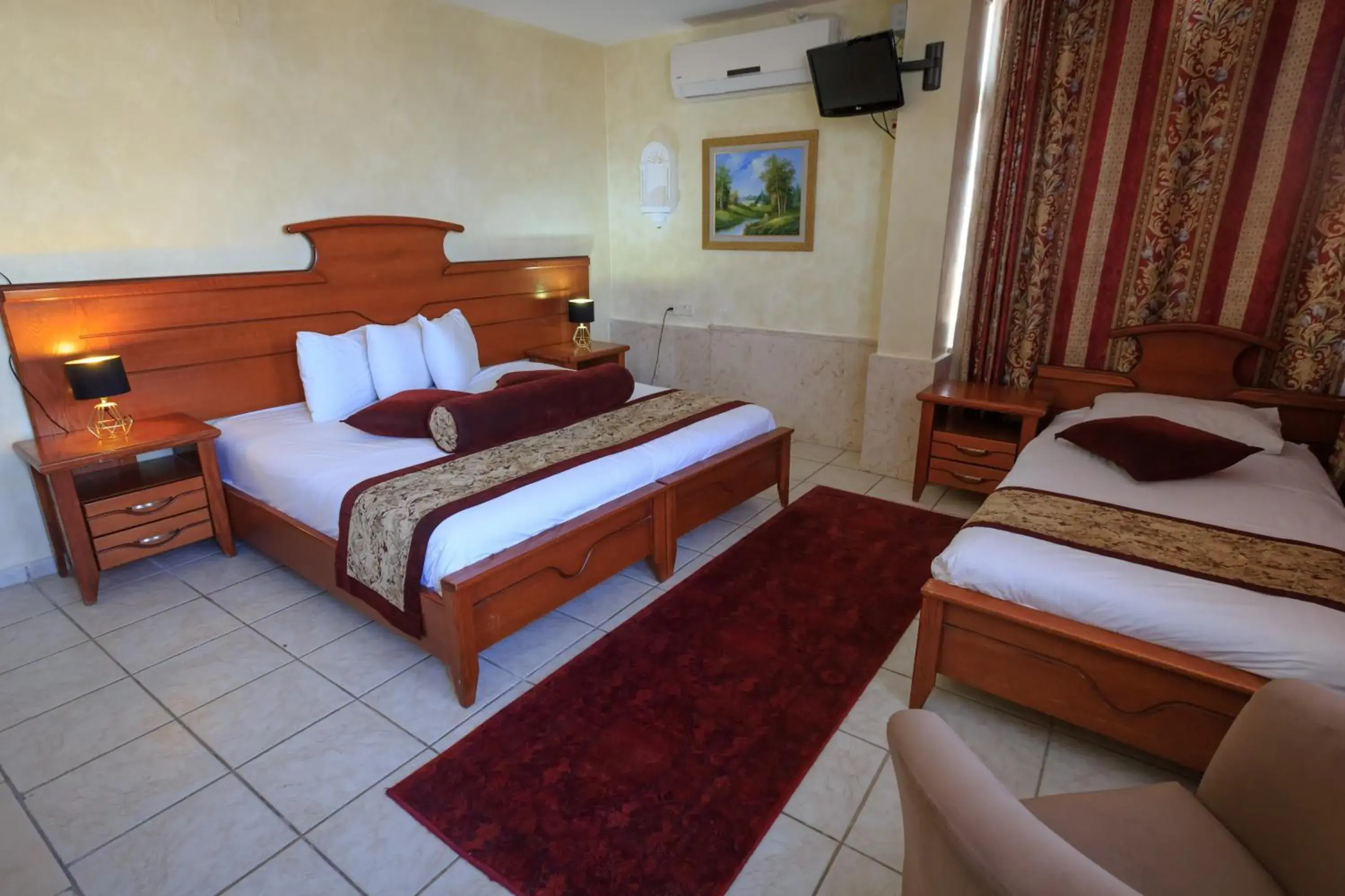 Triple Room in Hashimi Hotel Triple Room in Hashimi Hotel