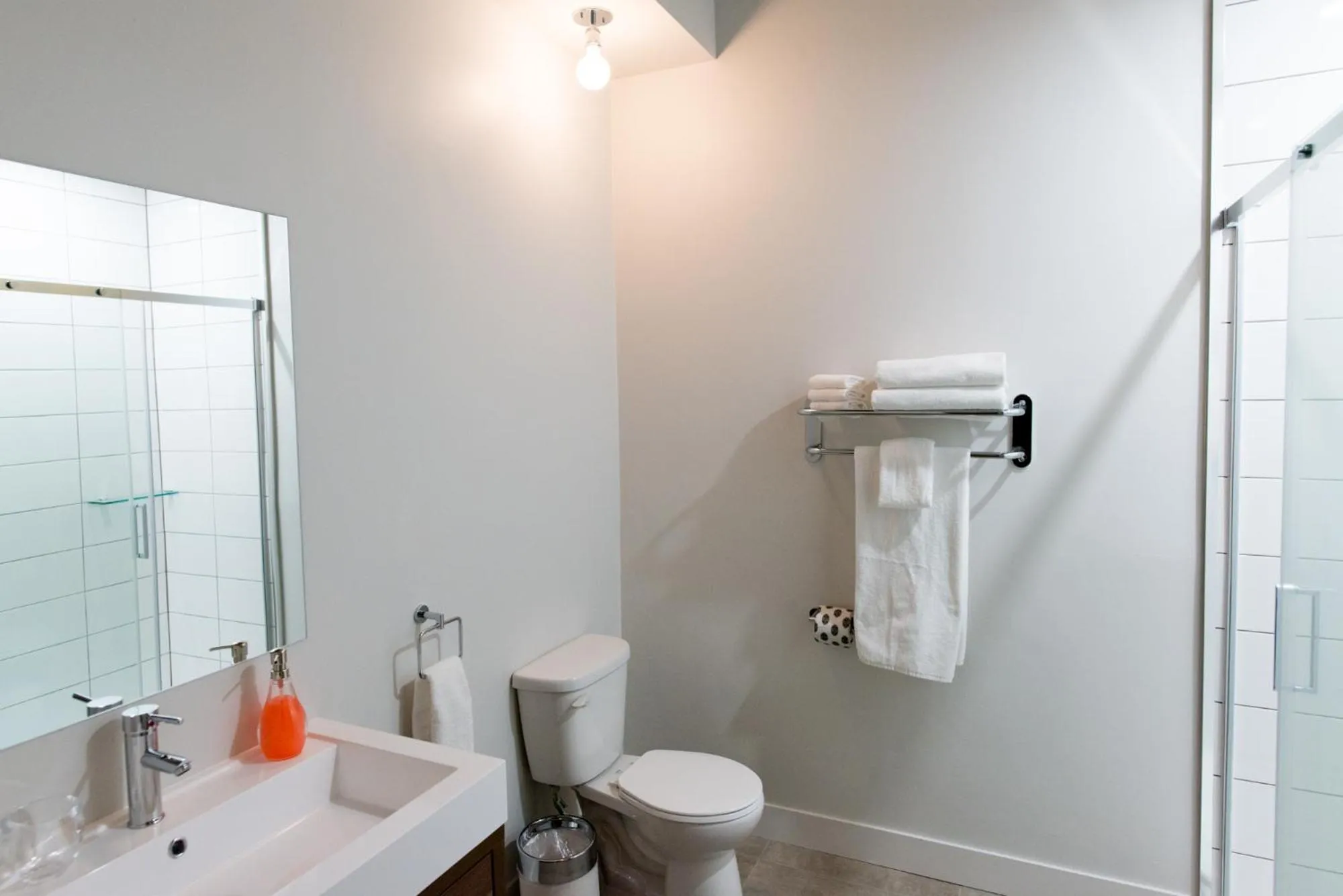 Toilet in Le Central