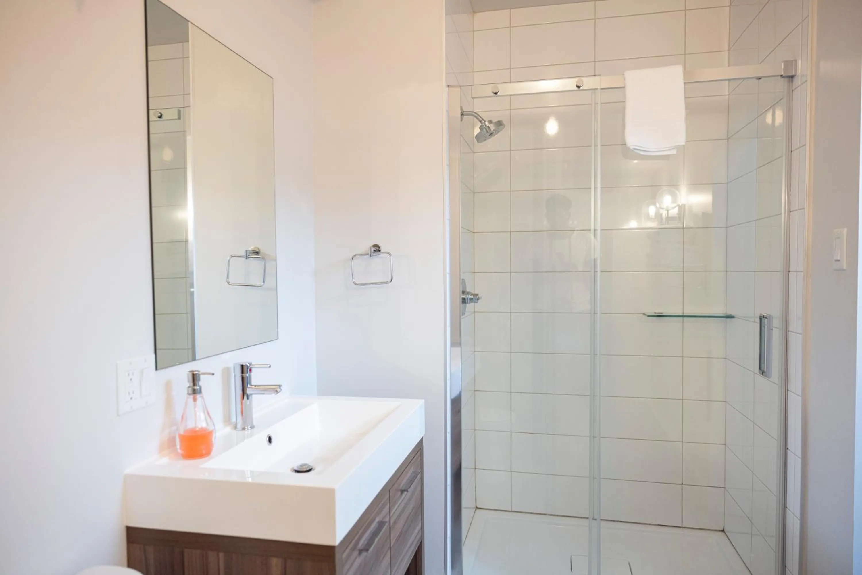 Shower in Le Central