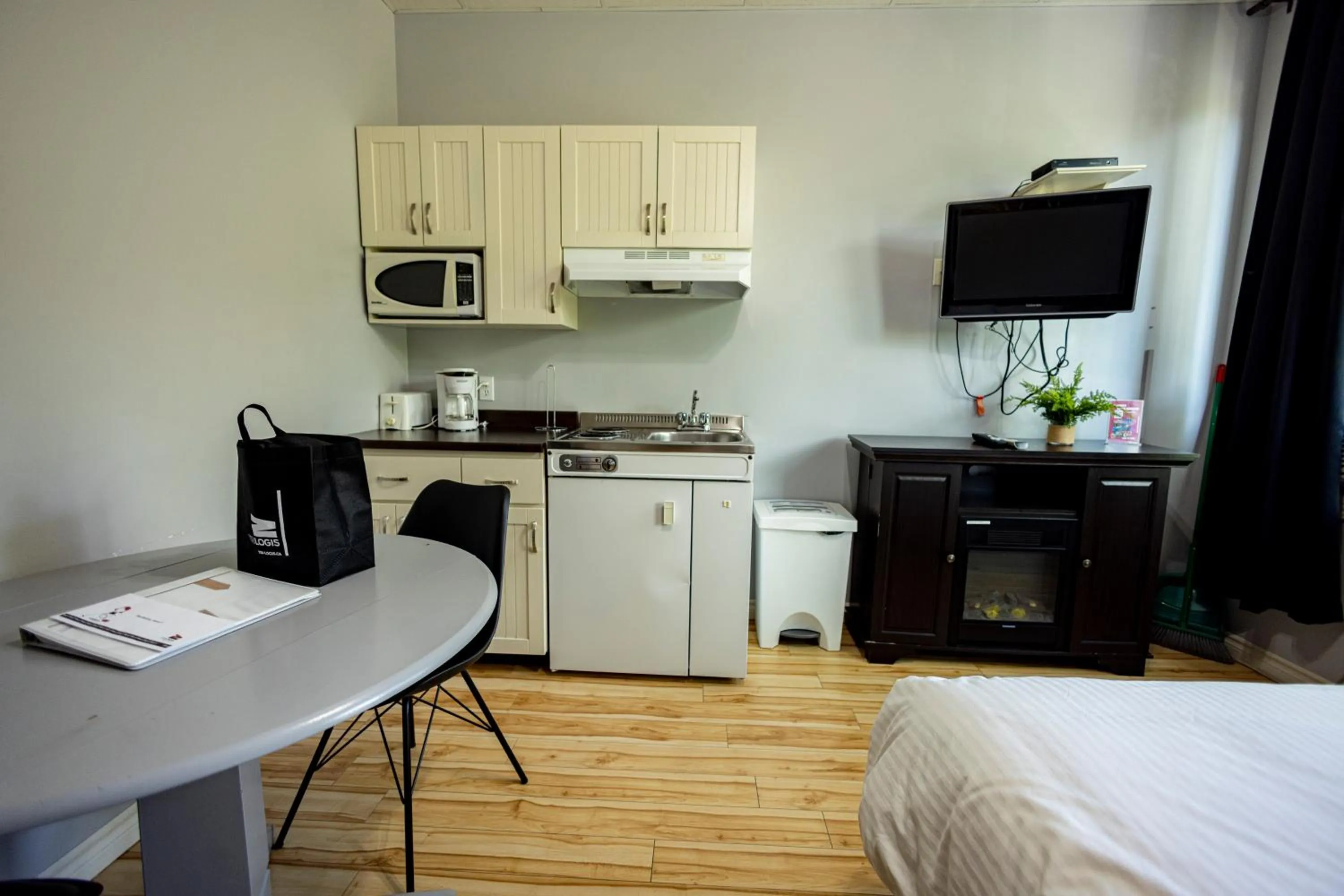 Photo of the whole room in Le Citadin