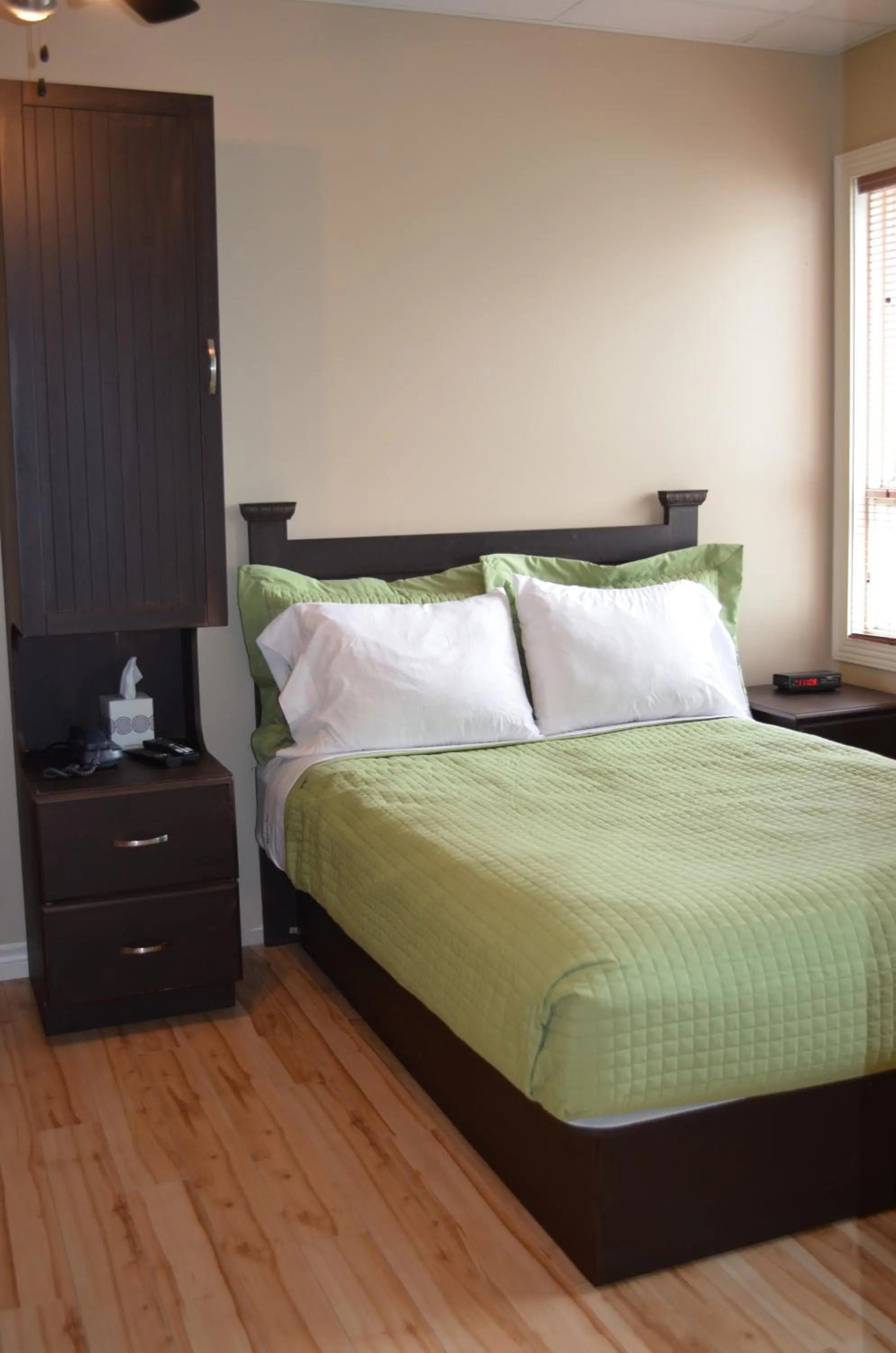 Bedroom, Bed in Le Citadin