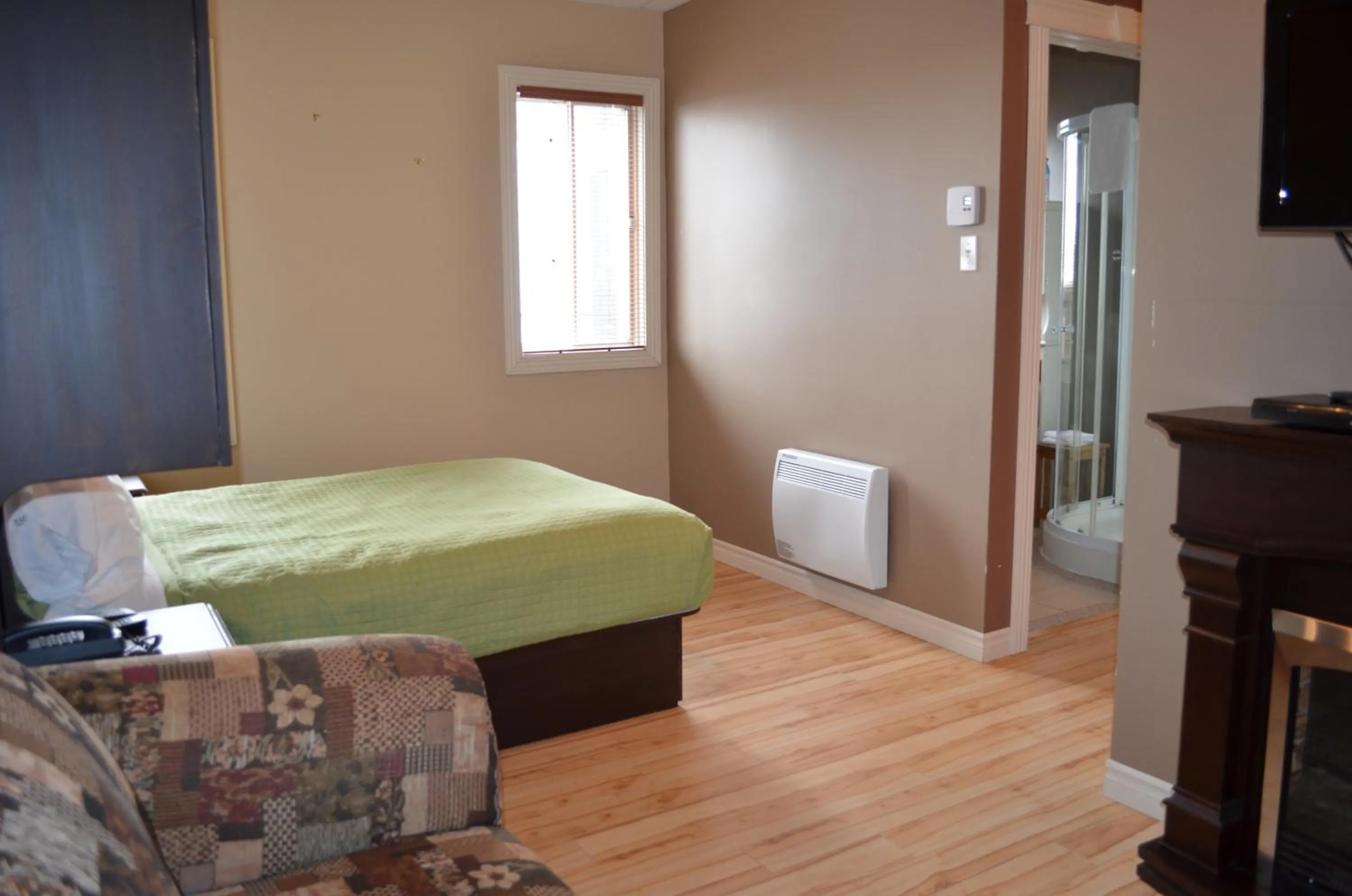 Bedroom, Bed in Le Citadin