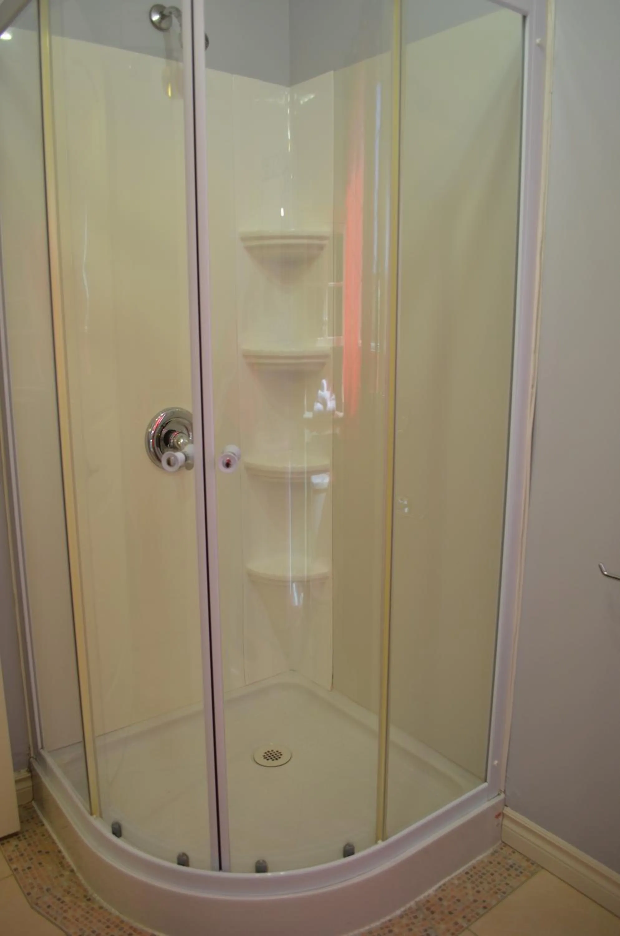 Shower in Le Citadin