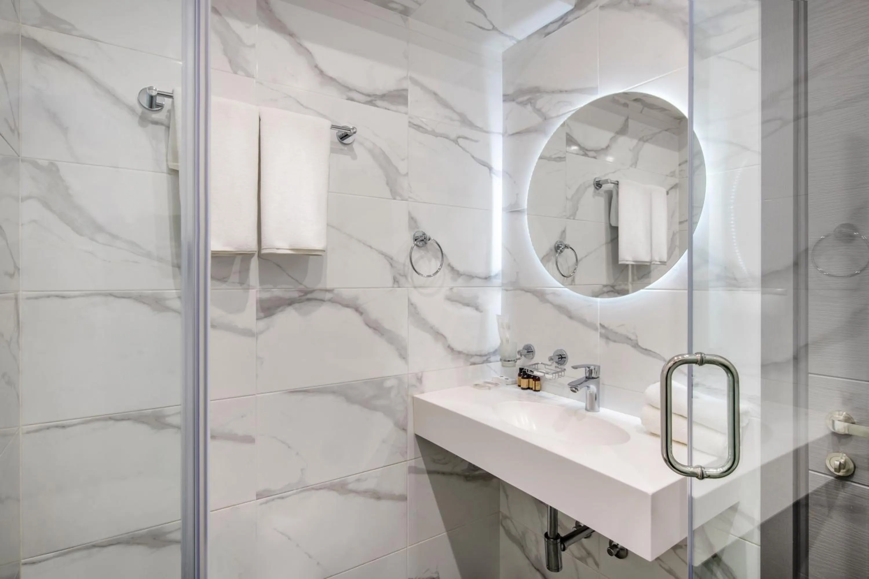 Shower in Hotel Address 9D