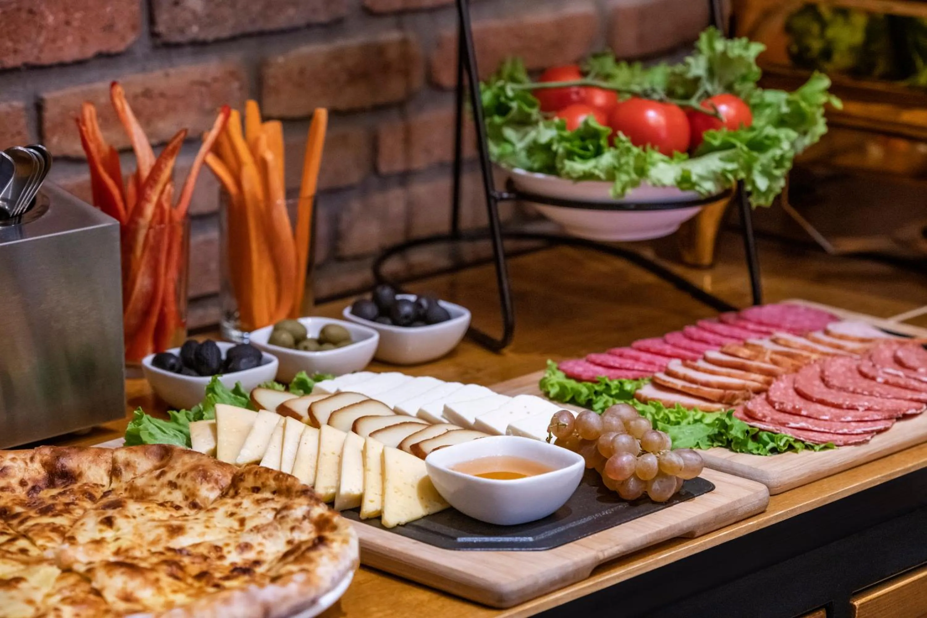 Restaurant/places to eat in Hotel Address 9D