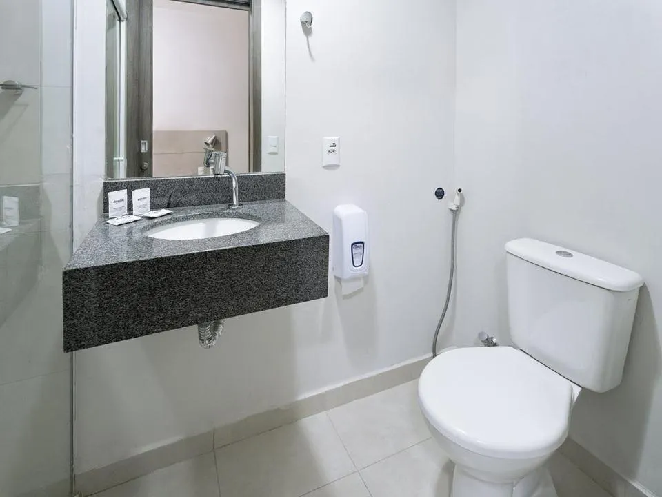 Shower in Hotel Valerim Itajaí / Navegantes