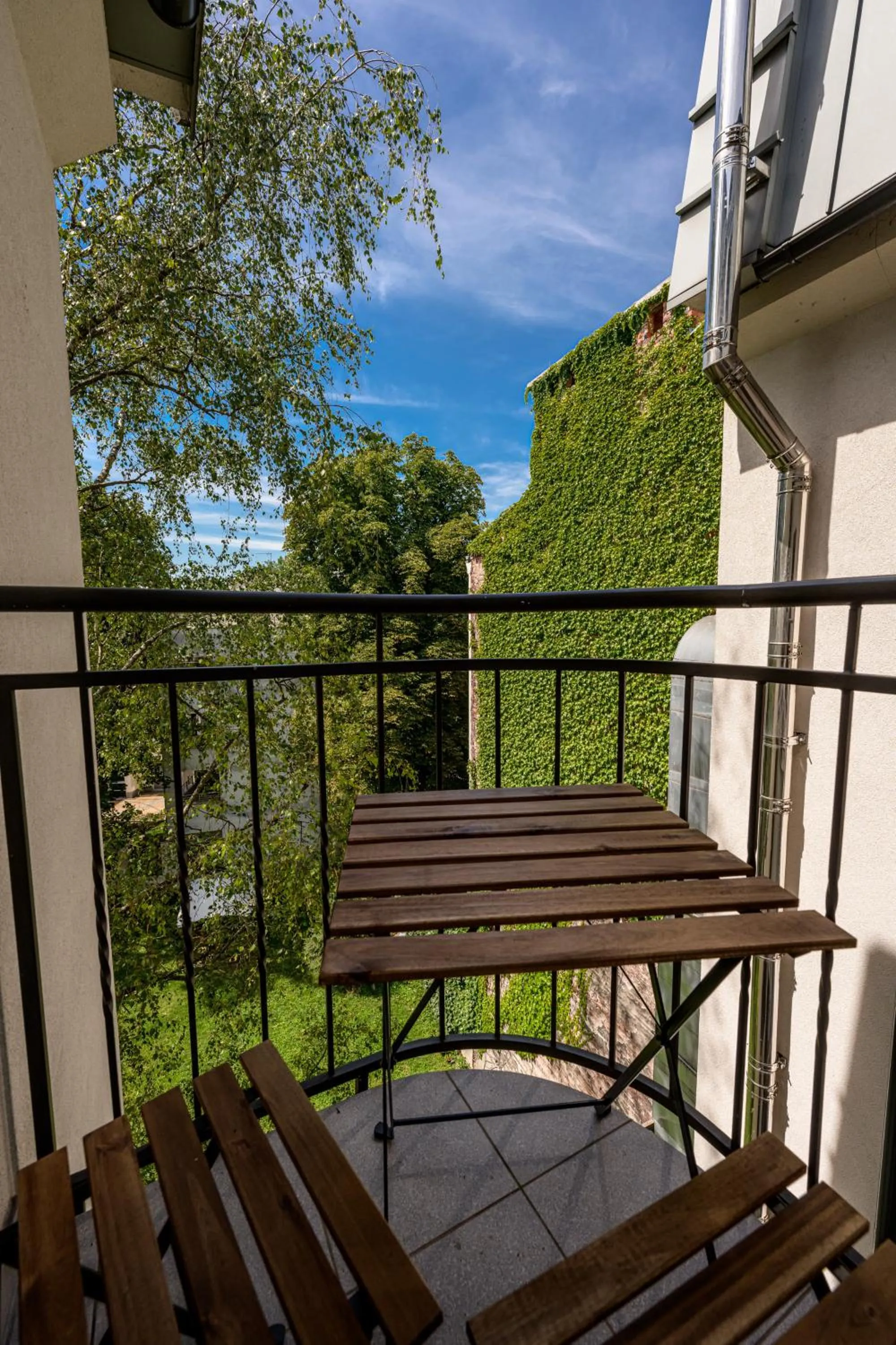 Spring in ON/SET APARTHOTEL