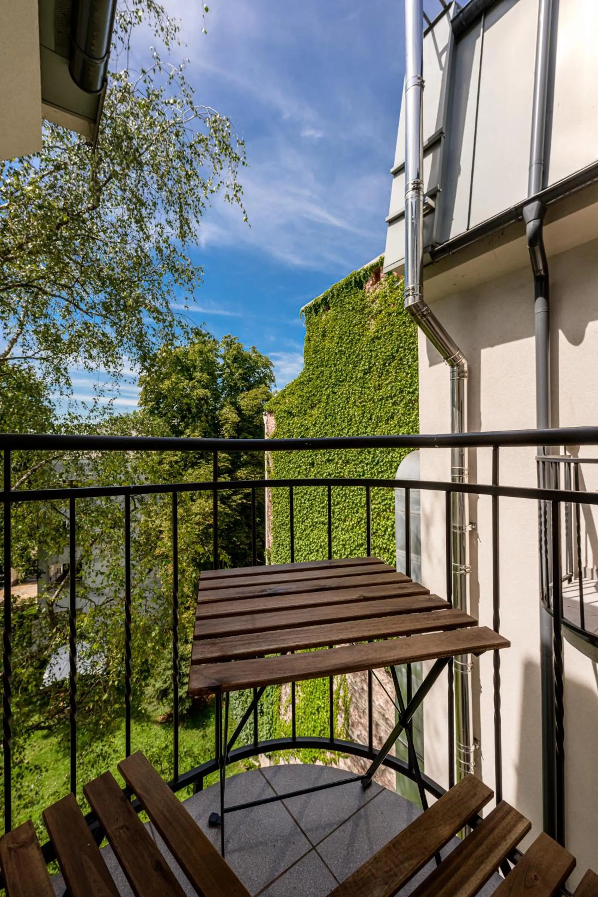 Day in ON/SET APARTHOTEL