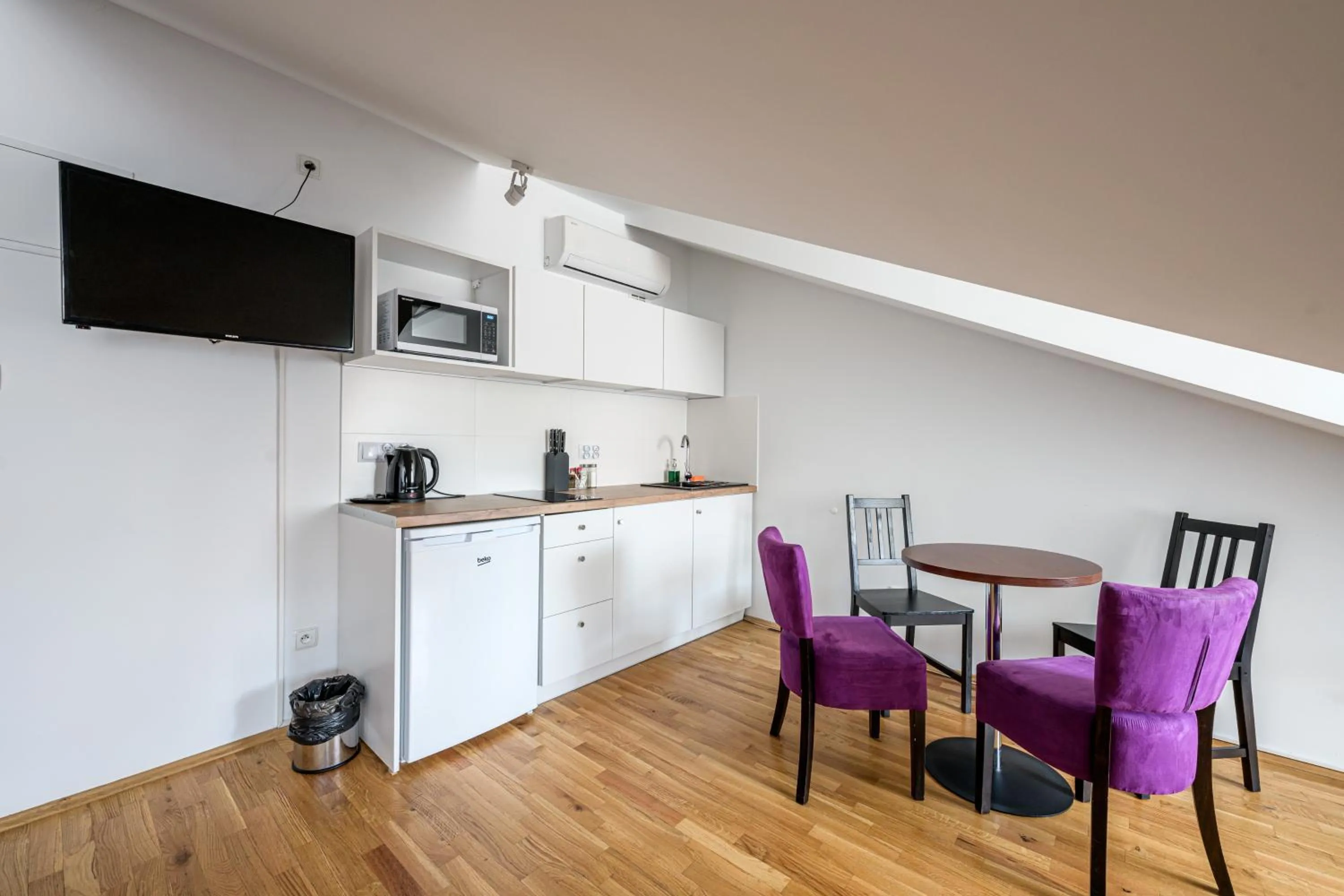 TV and multimedia in ON/SET APARTHOTEL