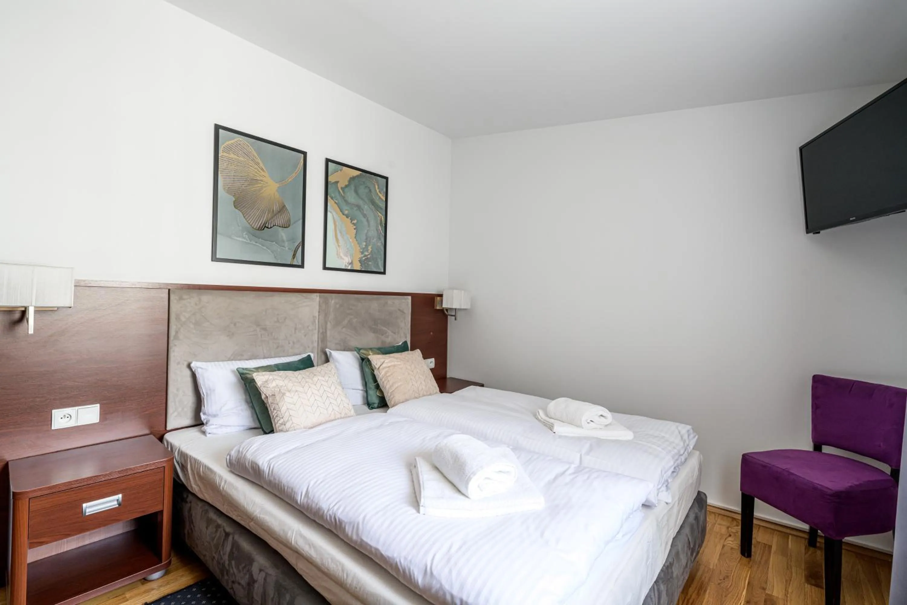 Bed in ON/SET APARTHOTEL