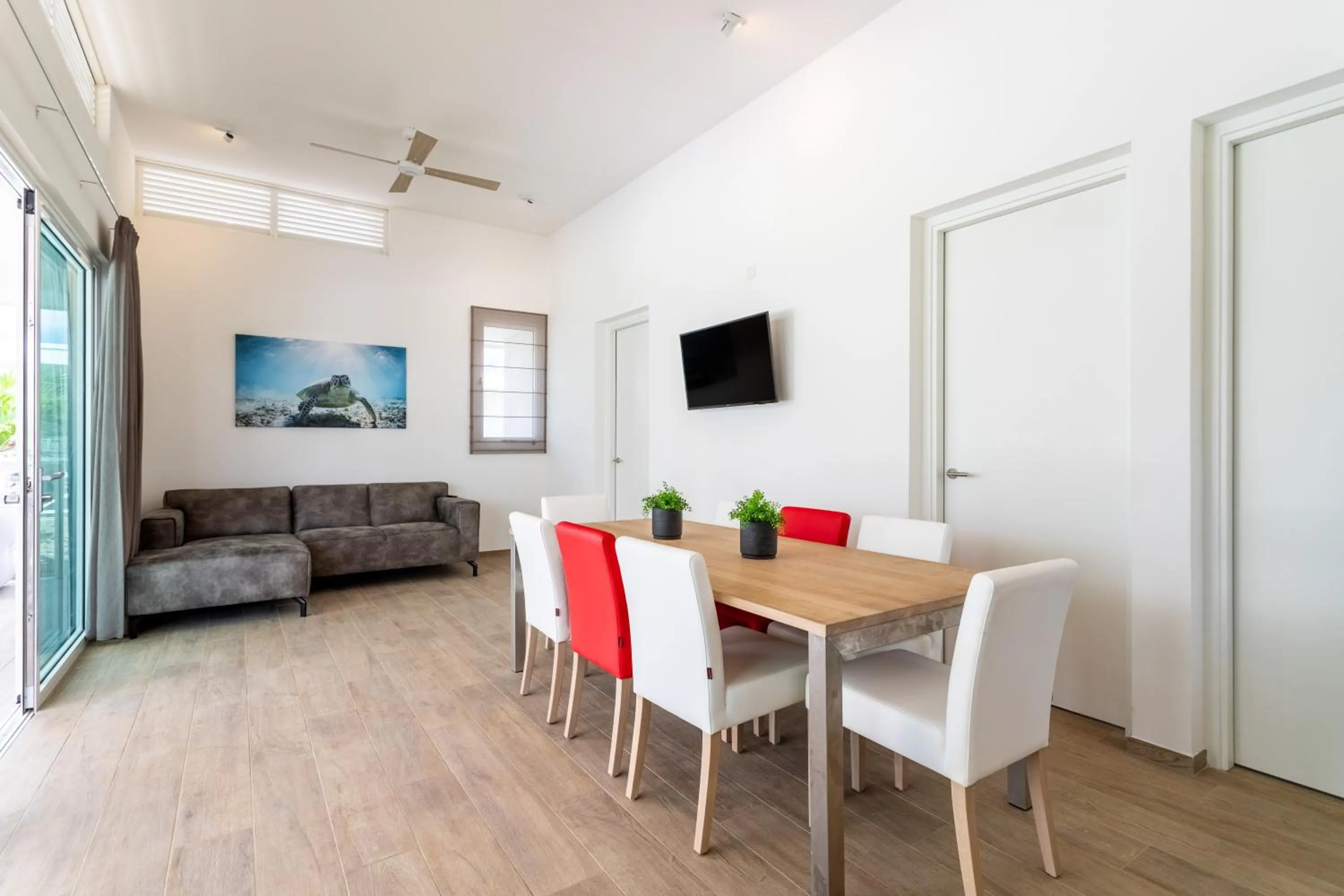 Communal lounge/ TV room in Chogogo Dive & Beach Resort Bonaire