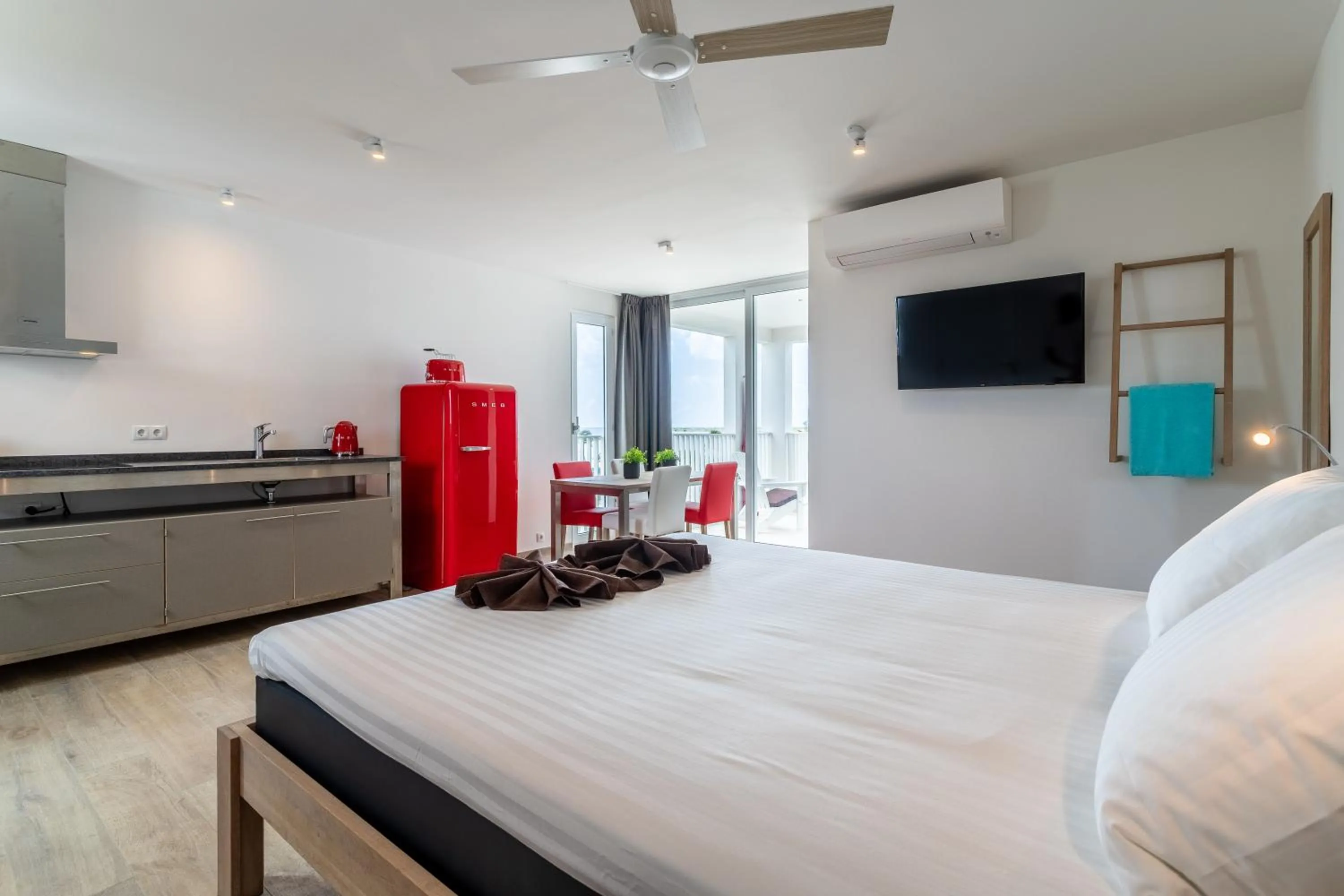 Bed in Chogogo Dive & Beach Resort Bonaire