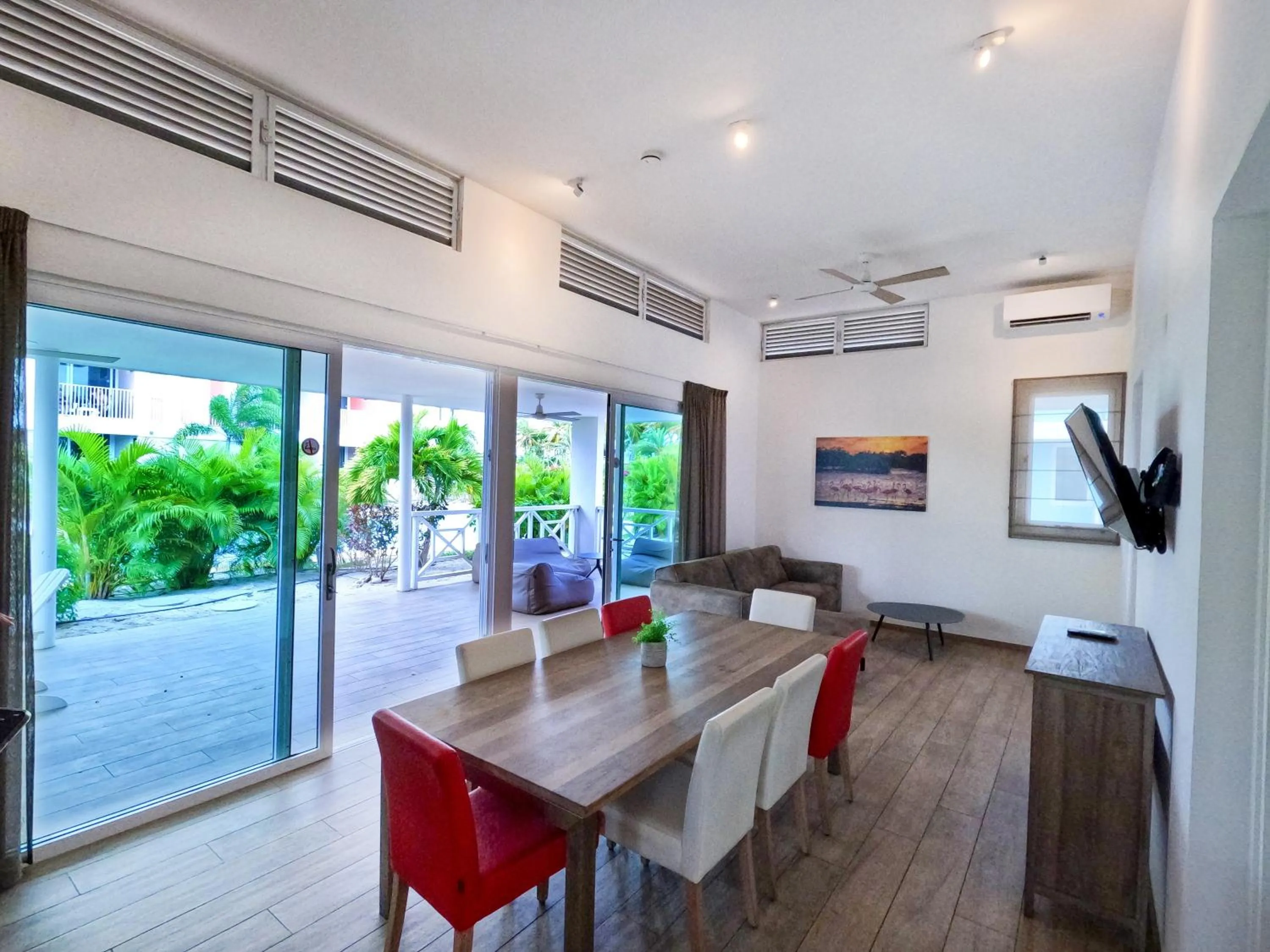 TV and multimedia in Chogogo Dive & Beach Resort Bonaire