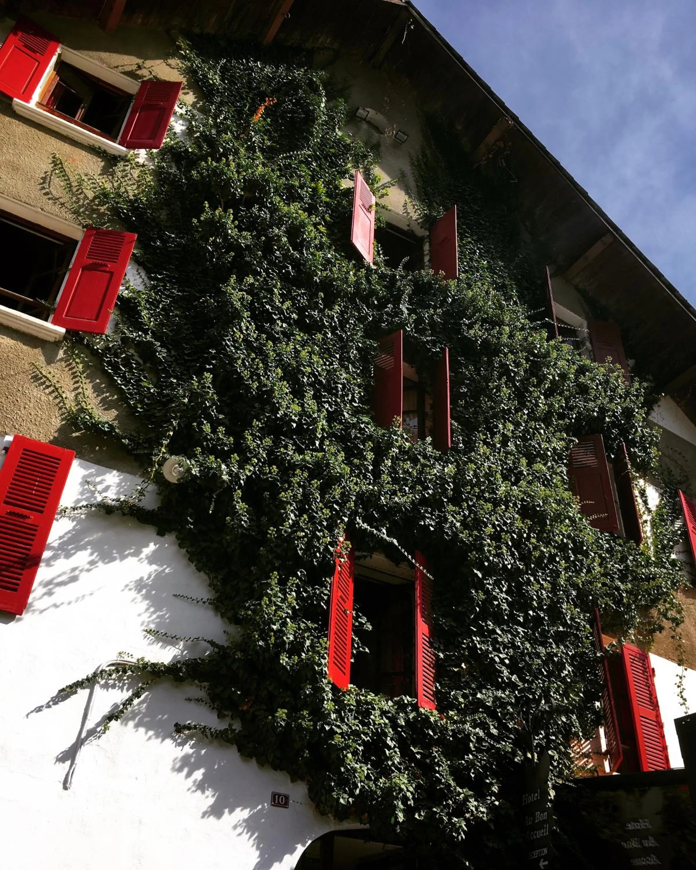 Facade/entrance in Hotel Au Bon Accueil