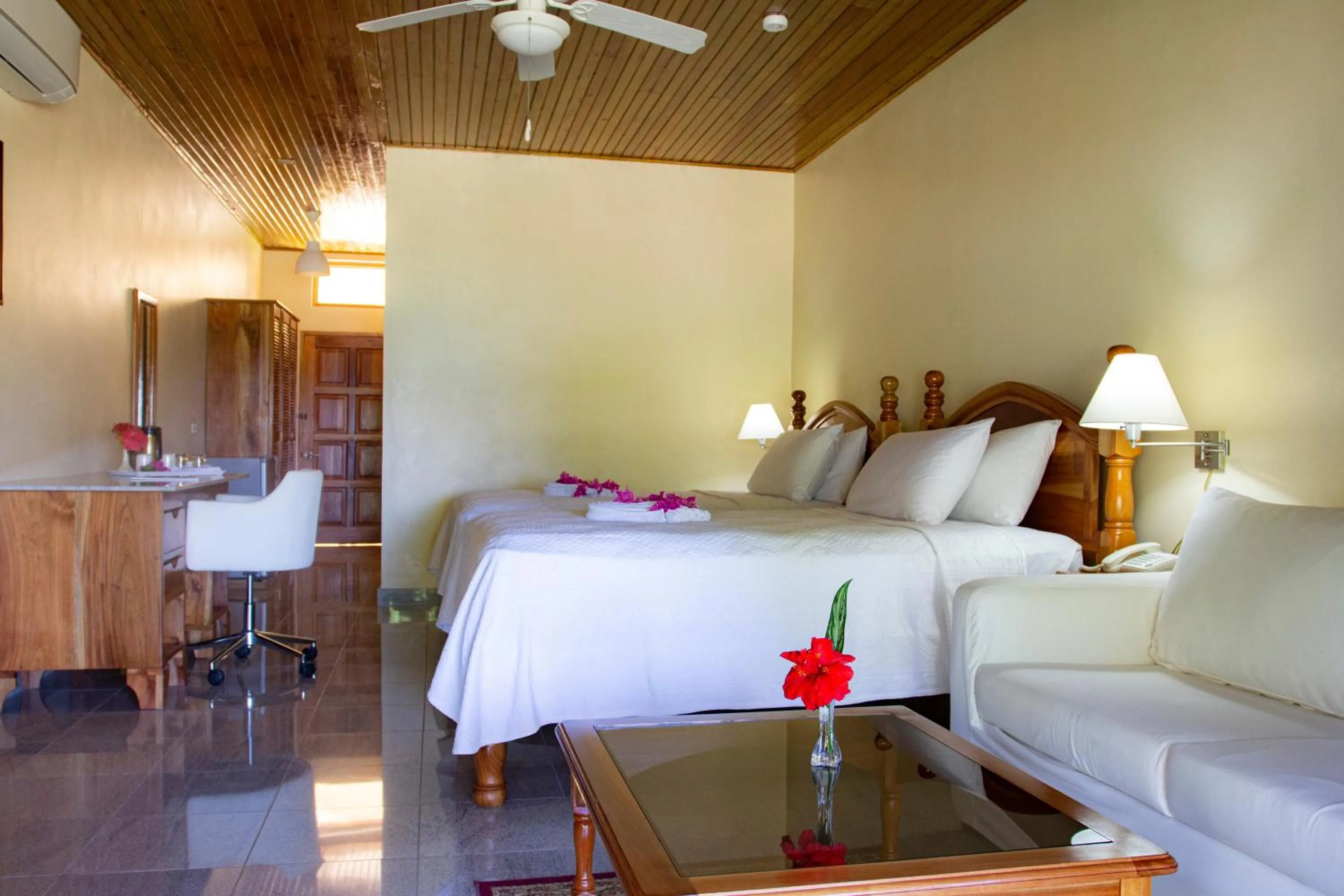 Bedroom, Bed in Charela Inn