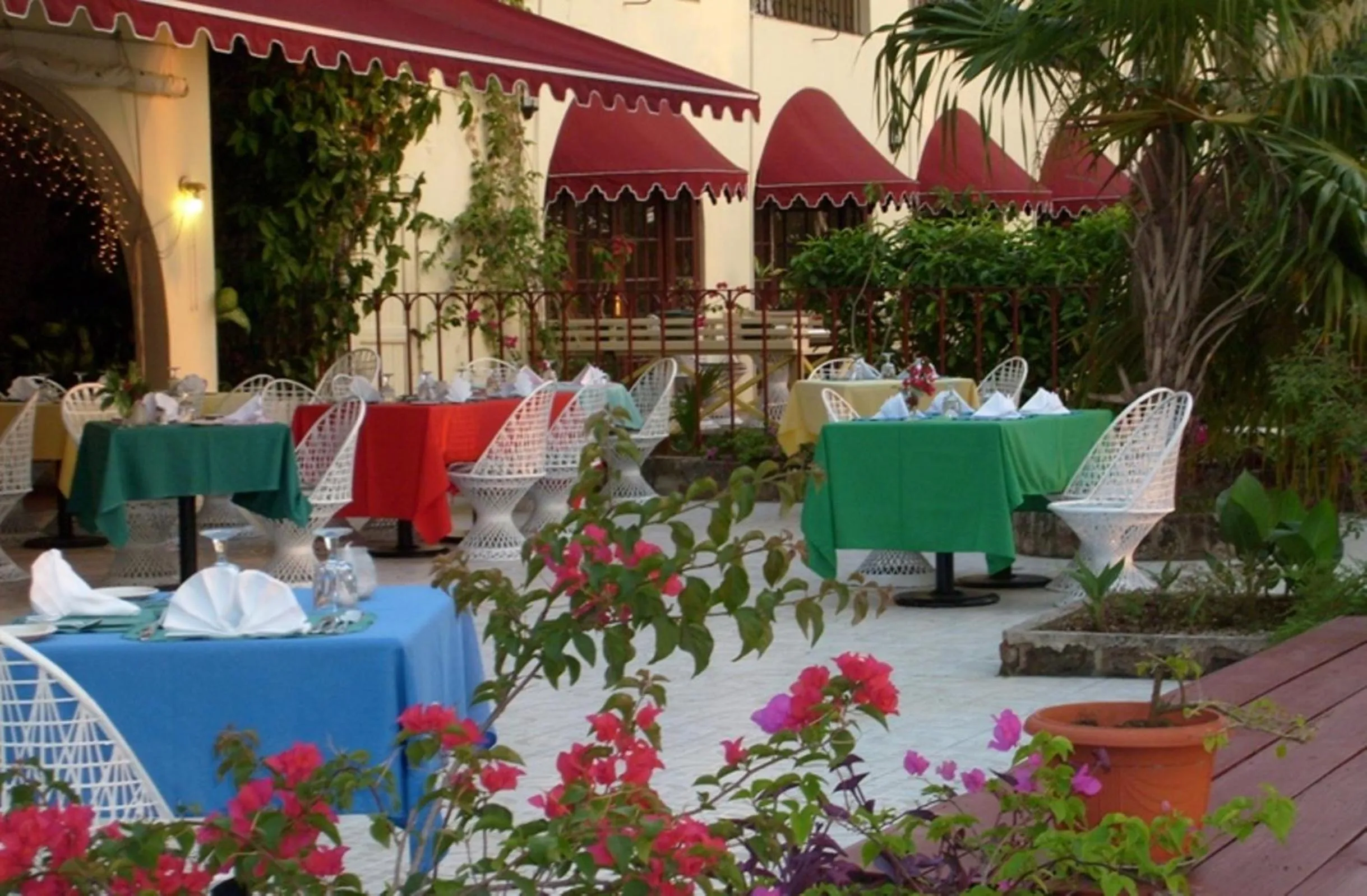 Restaurant/places to eat in Charela Inn