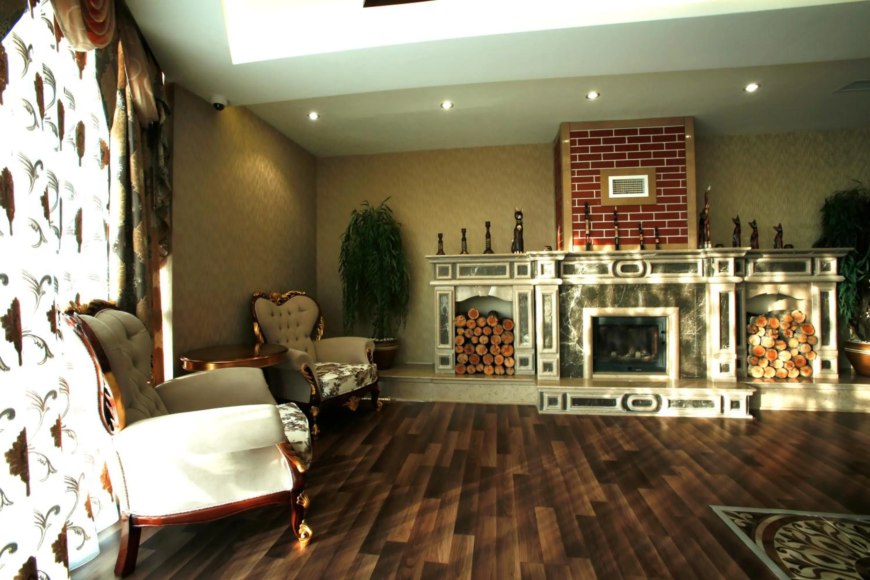 Communal lounge/ TV room in World Point Hotel Istanbul