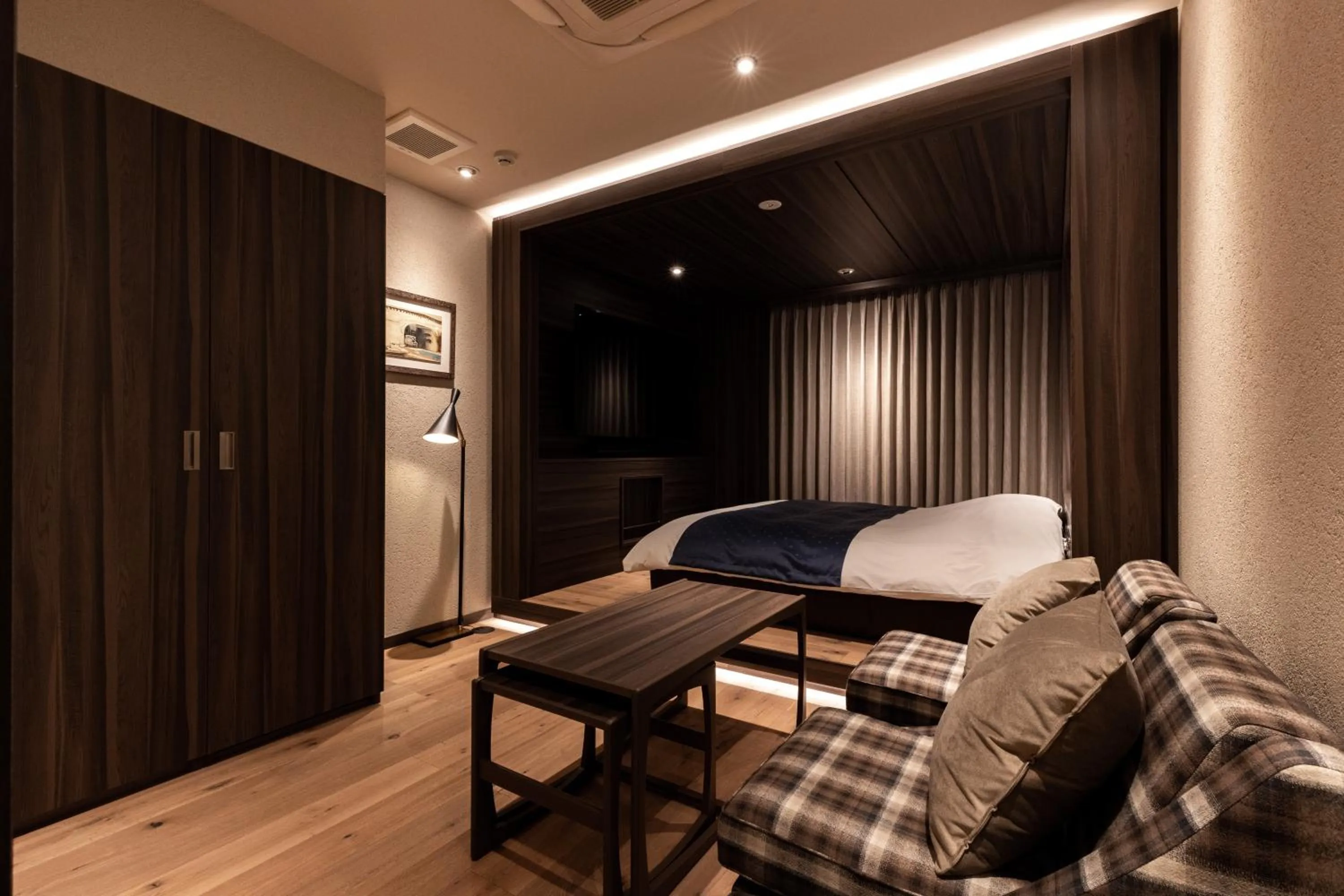 Photo of the whole room, Bed in Y-HOTEL