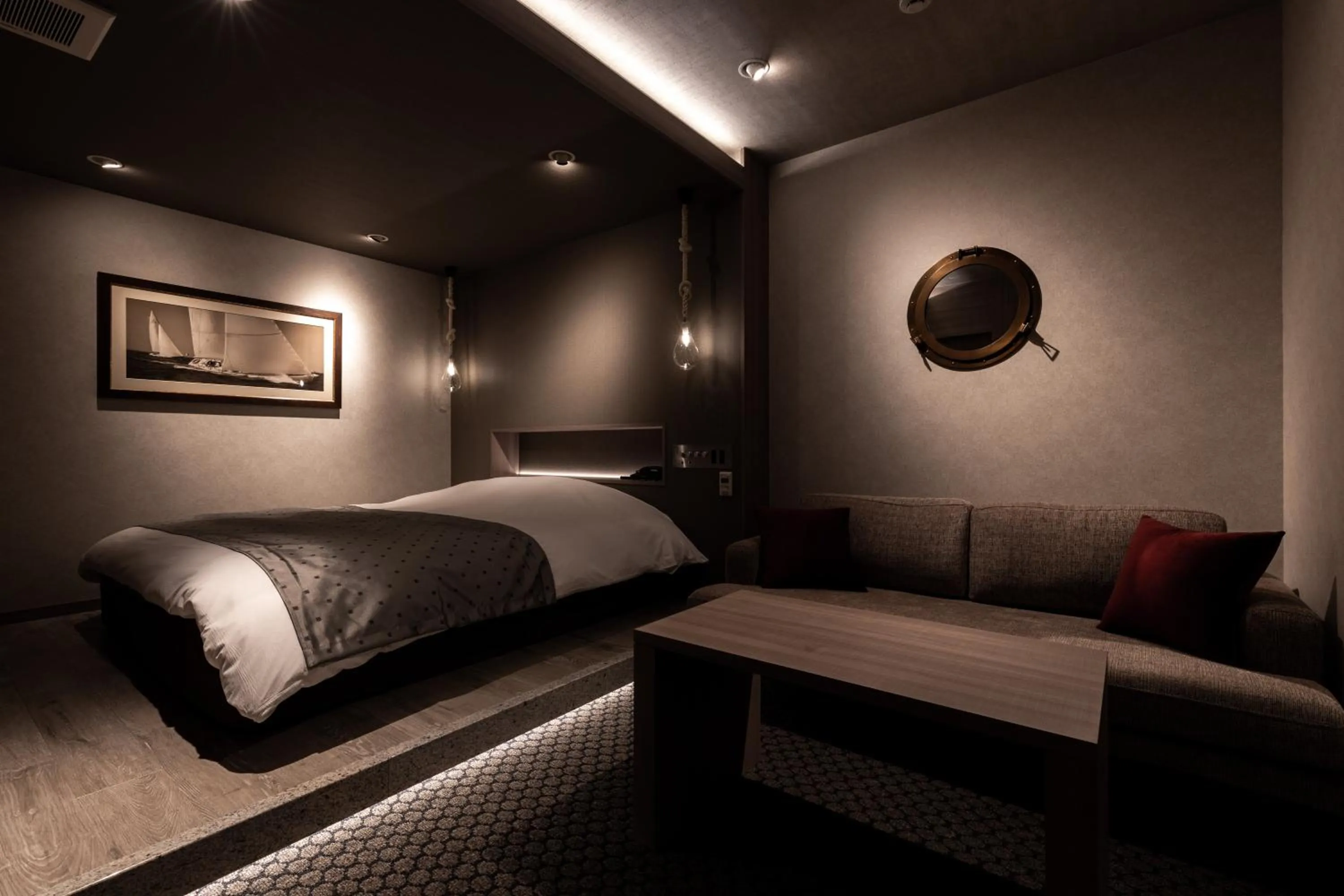 Photo of the whole room, Bed in Y-HOTEL