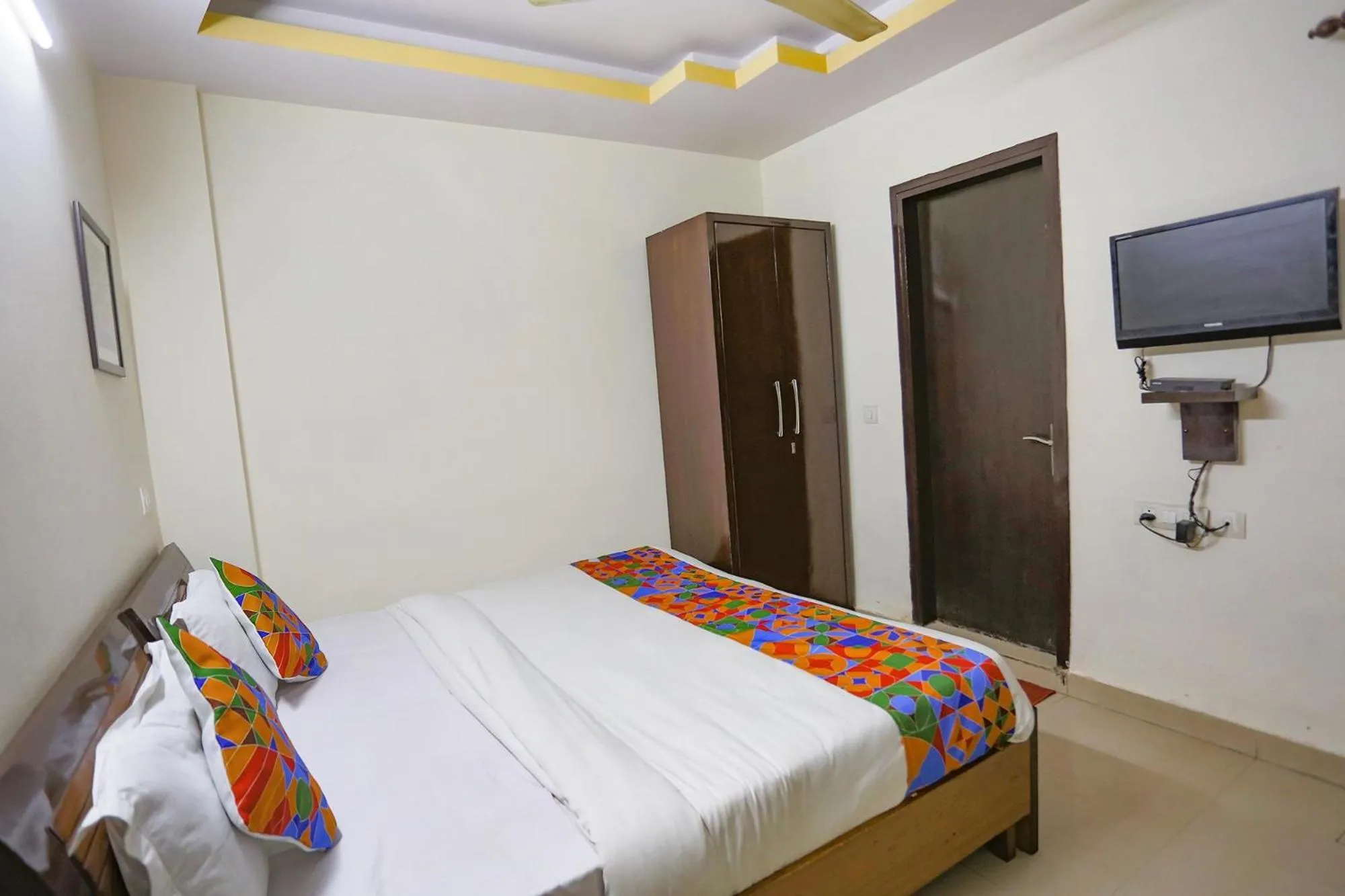 Bed in Via The Paradise - Nr Apollo Hospital