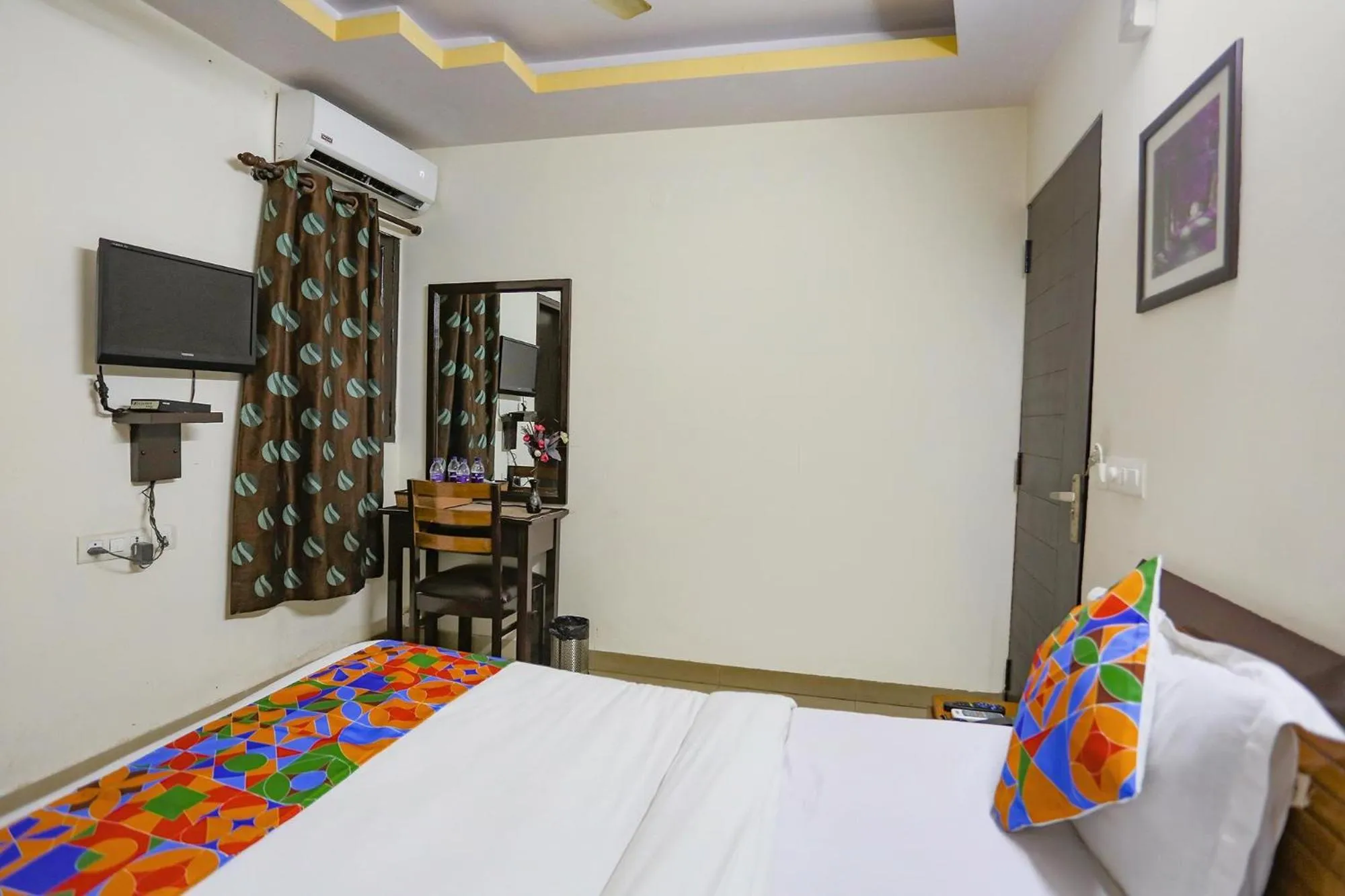 Bed in Via The Paradise - Nr Apollo Hospital