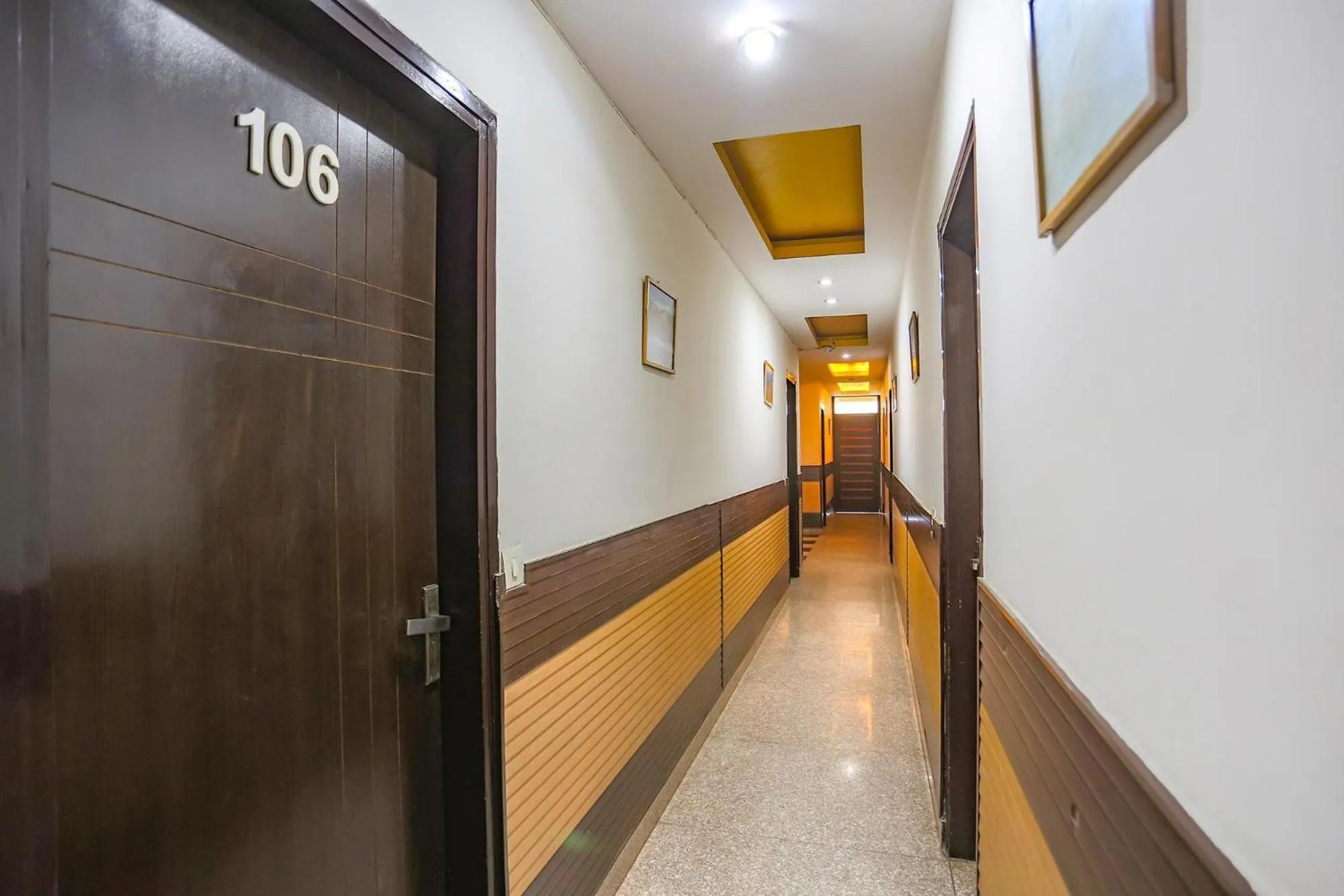 Lobby or reception in Via The Paradise - Nr Apollo Hospital