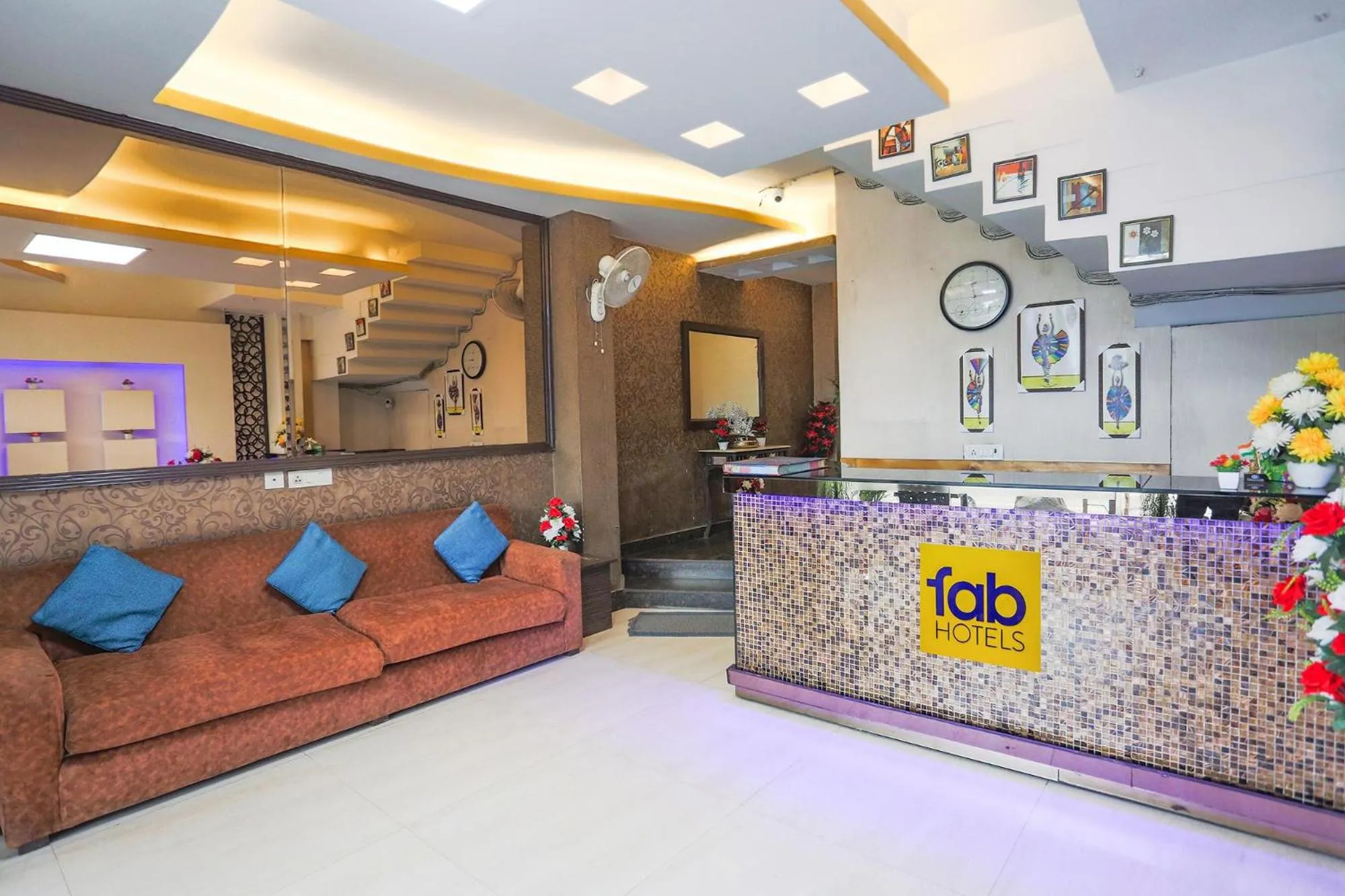 Lobby or reception in Via The Paradise - Nr Apollo Hospital