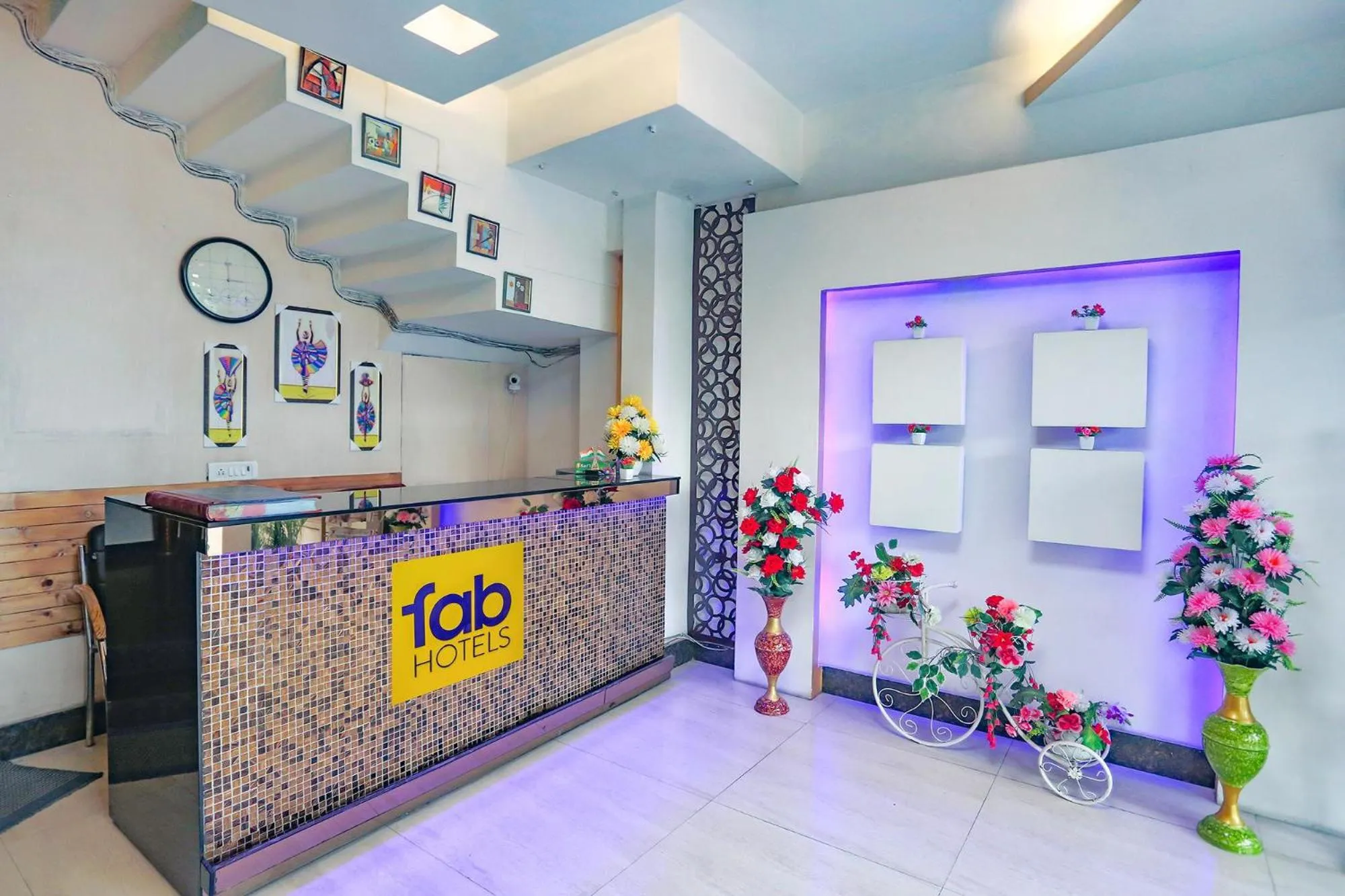 Lobby or reception in Via The Paradise - Nr Apollo Hospital