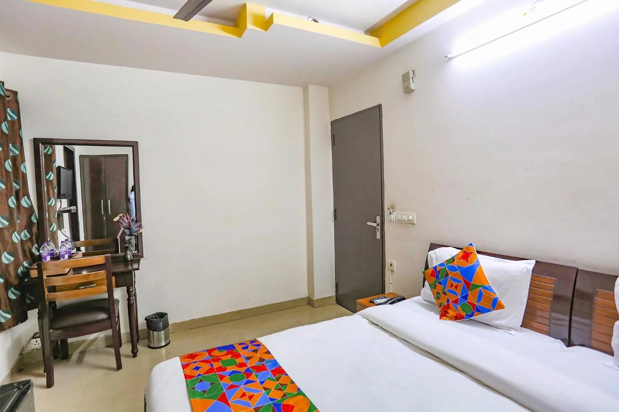 Bed in Via The Paradise - Nr Apollo Hospital