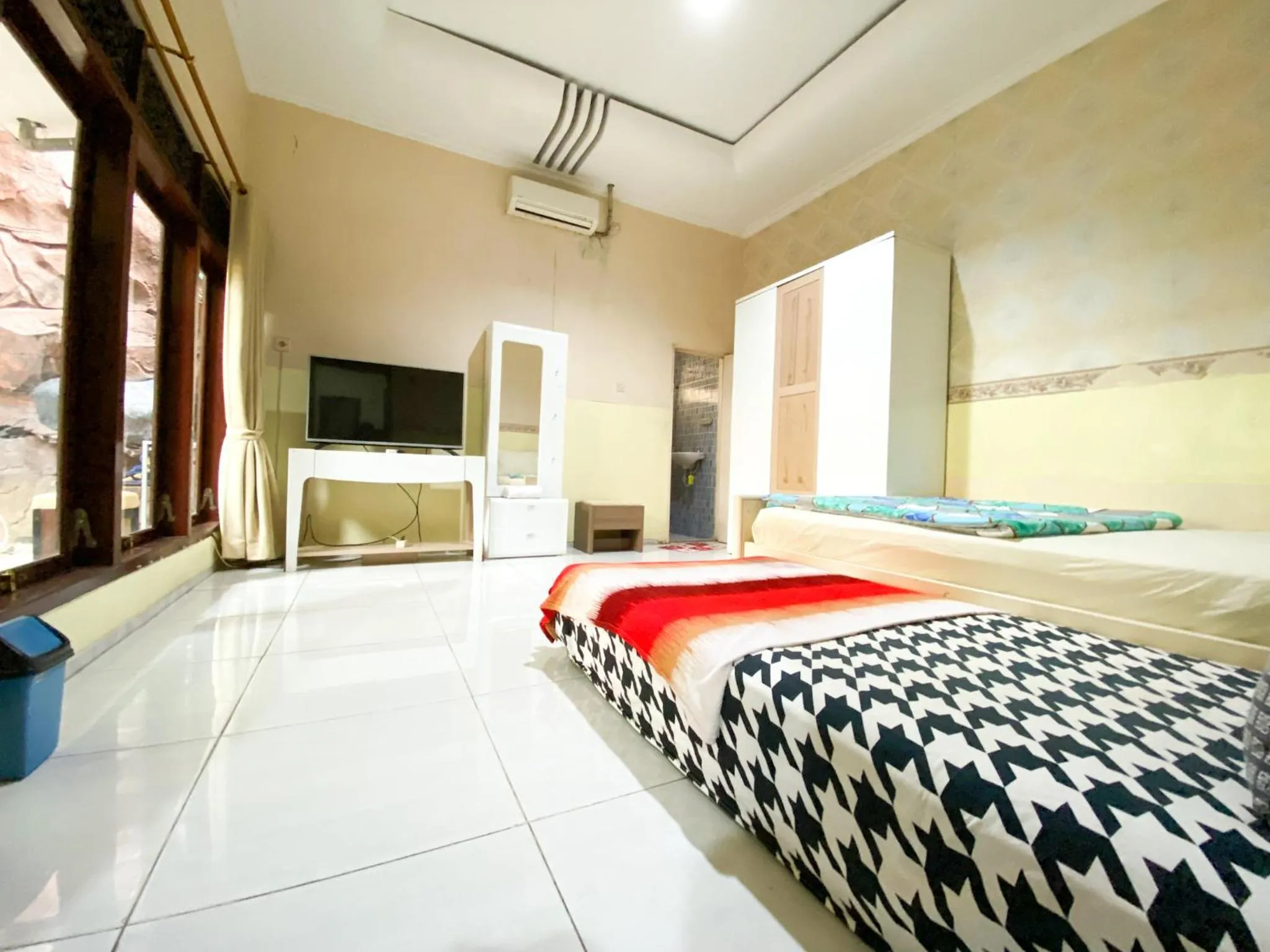 Photo of the whole room in Homey Guesthouse near Sby Zoo Syariah
