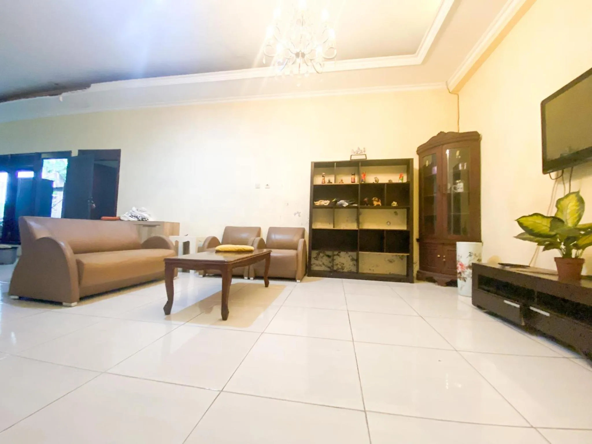 Lounge or bar in Homey Guesthouse near Sby Zoo Syariah