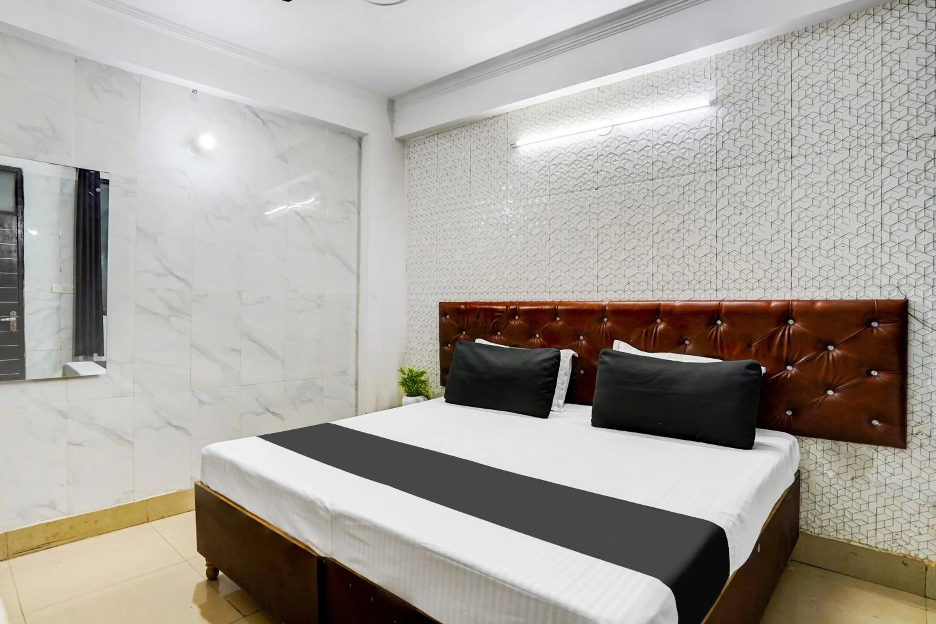 Bedroom, Bed in Hotel O The Maruti hotel