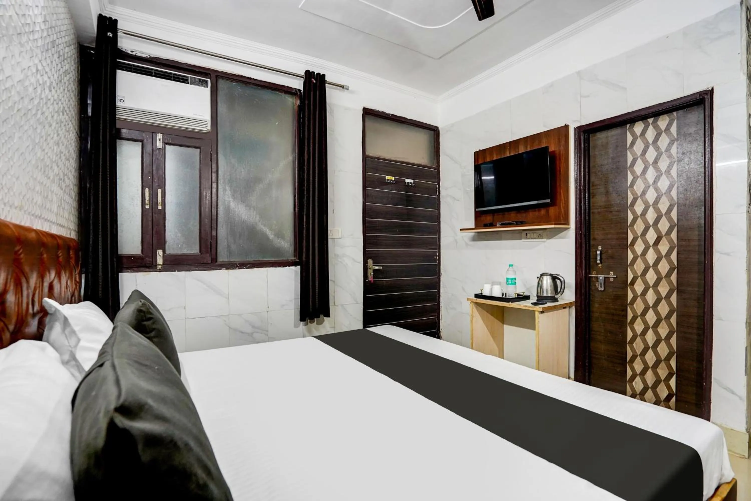 Bedroom, Bed in Hotel O The Maruti hotel