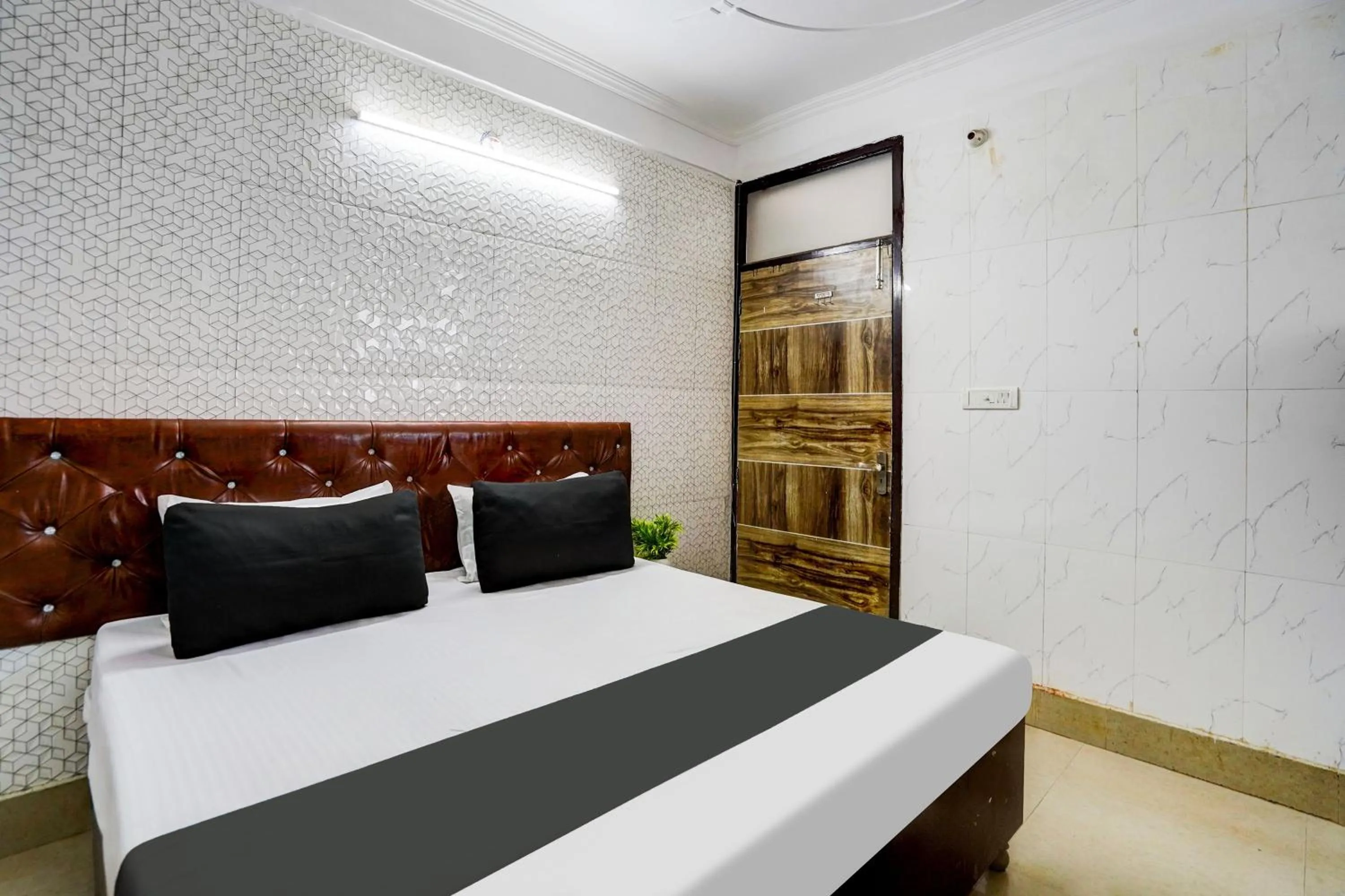 Bedroom, Bed in Hotel O The Maruti hotel