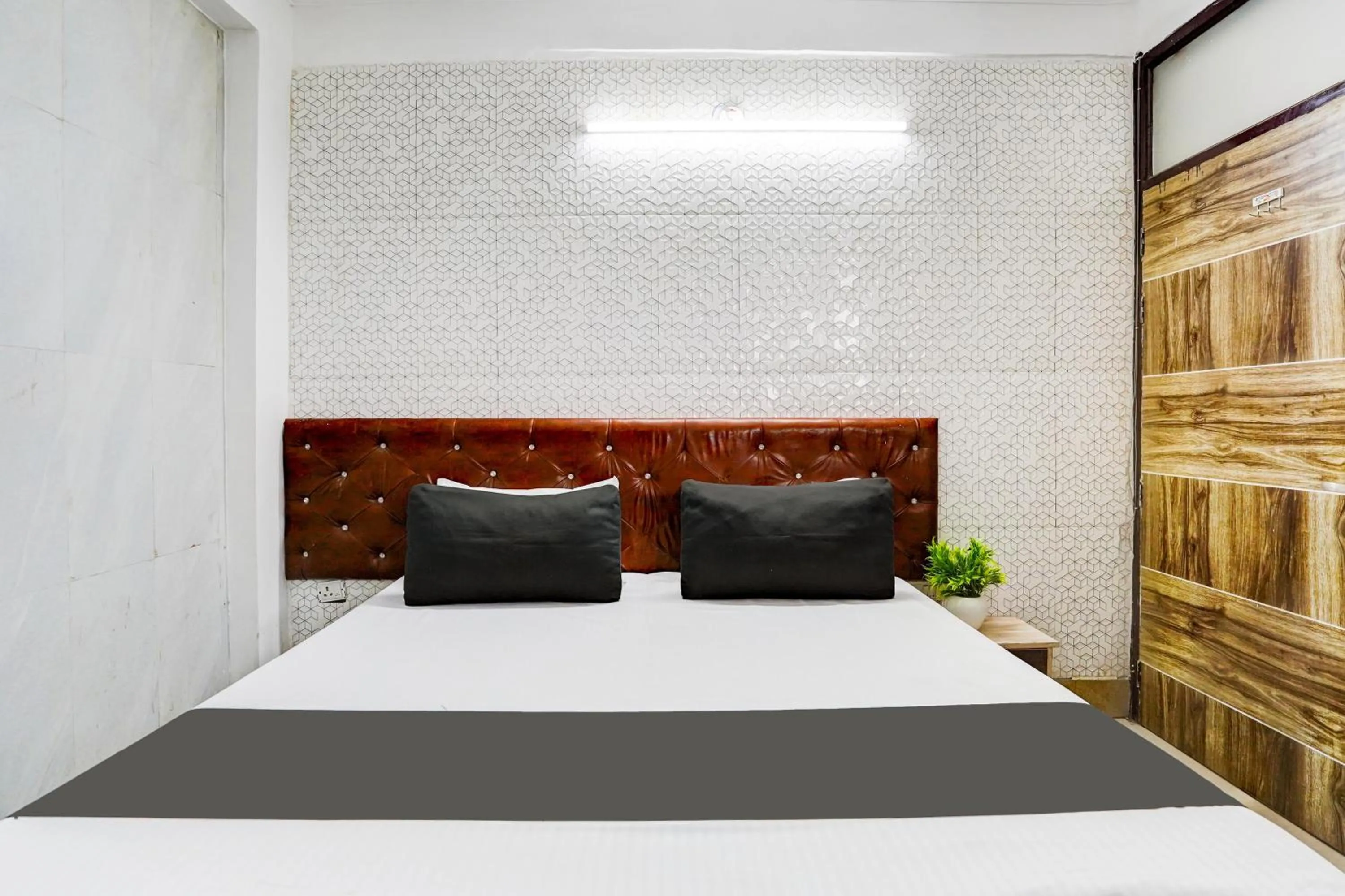 Bedroom, Bed in Hotel O The Maruti hotel