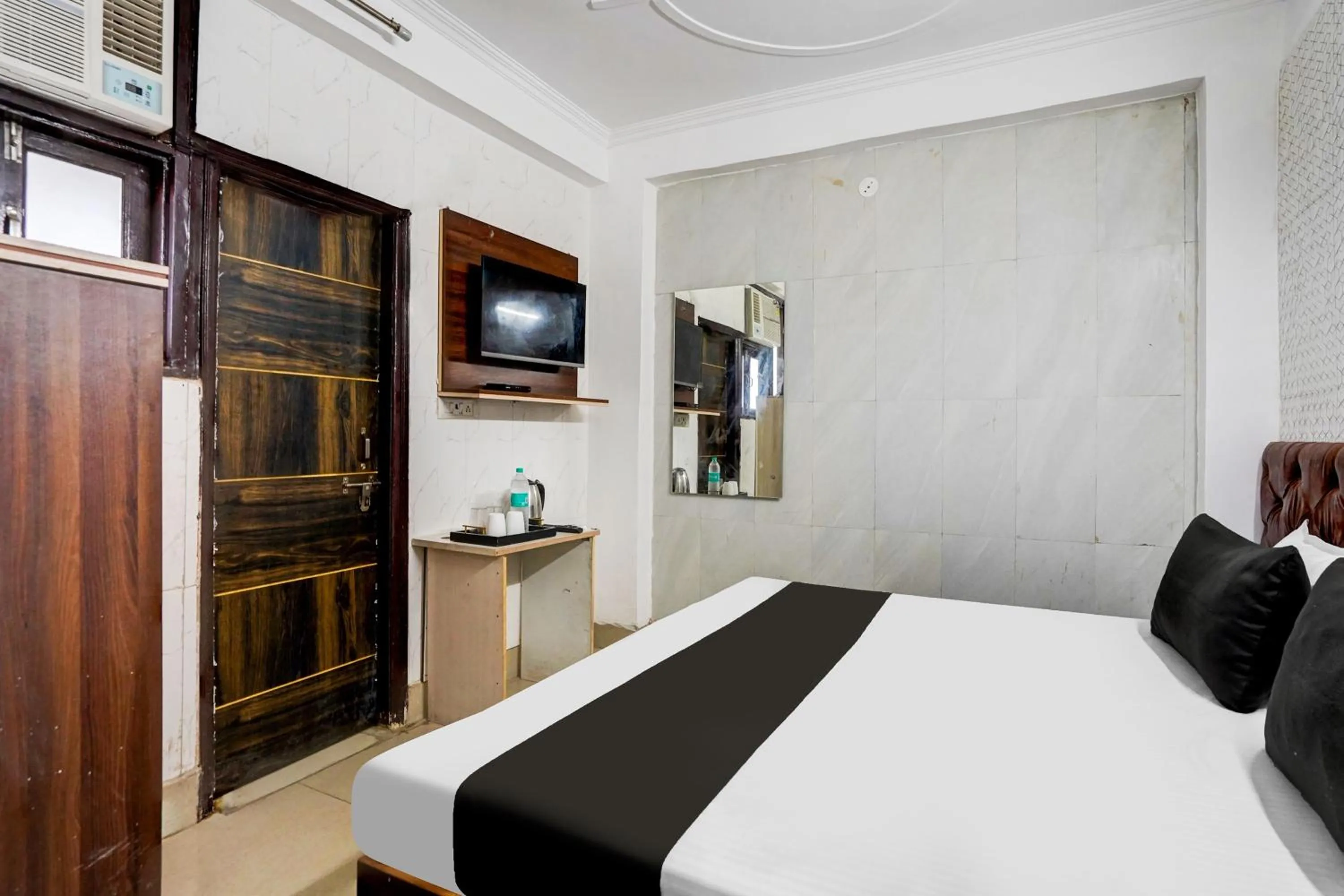 Bedroom, Bed in Hotel O The Maruti hotel