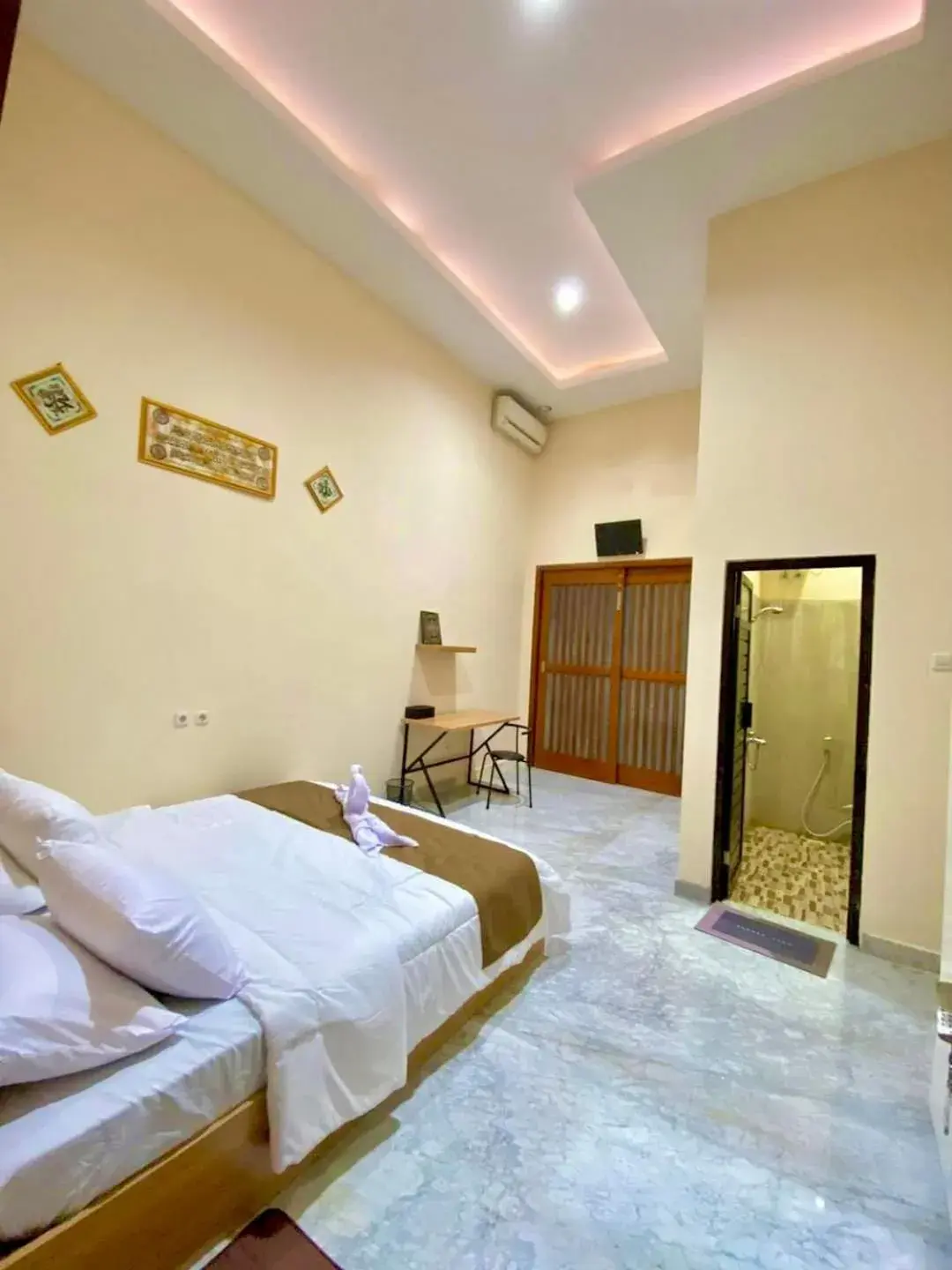 King Room in Al-Kiswah Syariah Guest House King Room in Al-Kiswah Syariah Guest House