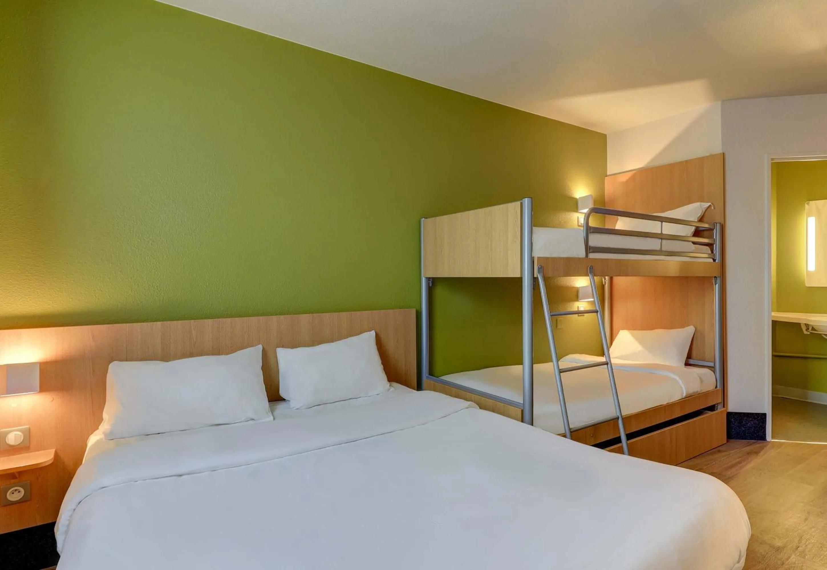 Bedroom, Bed in B&B HOTEL Paray-le-Monial