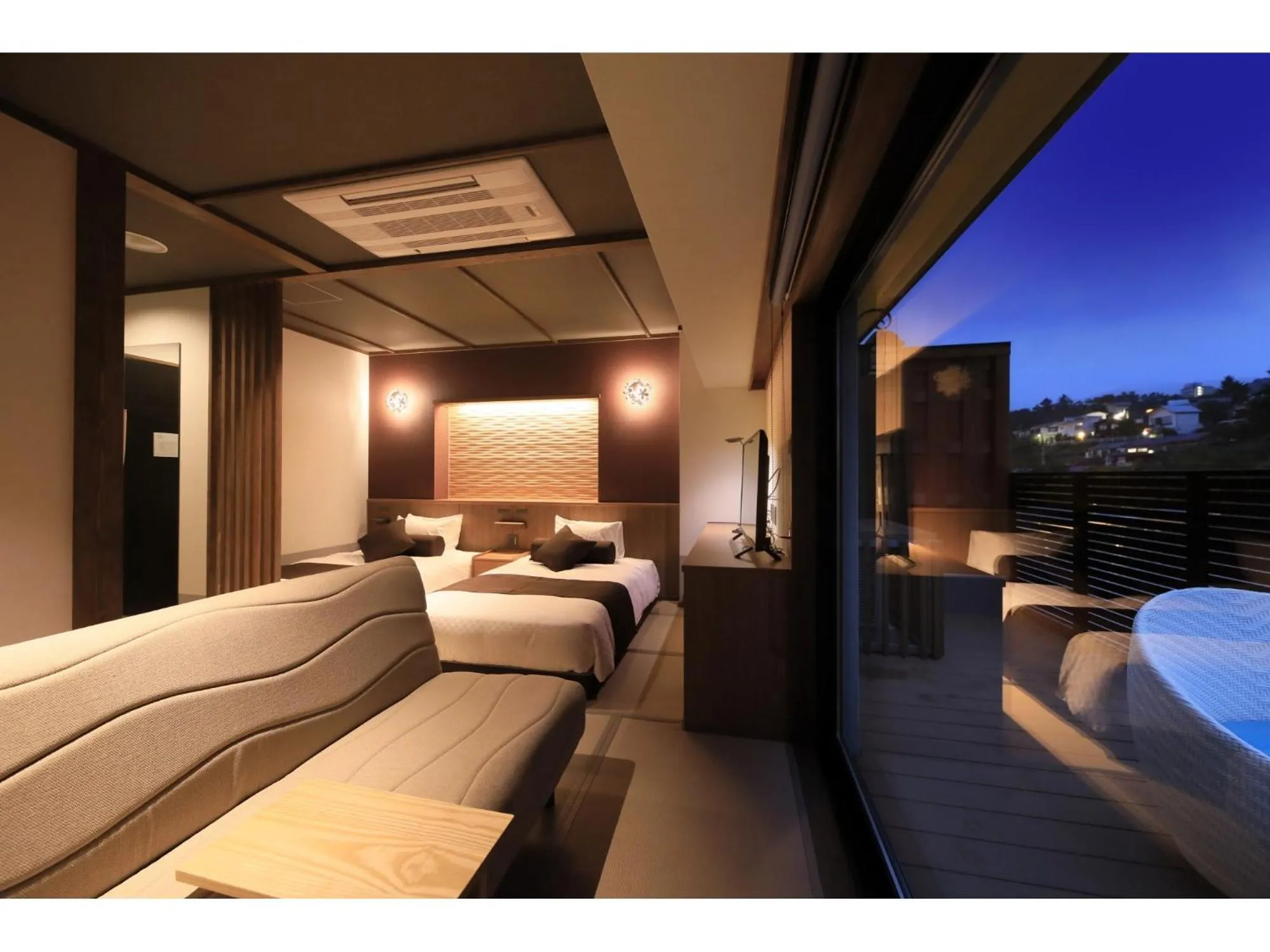 Photo of the whole room, Bed in KusatsuOnsen AeruyadoTakamatsu