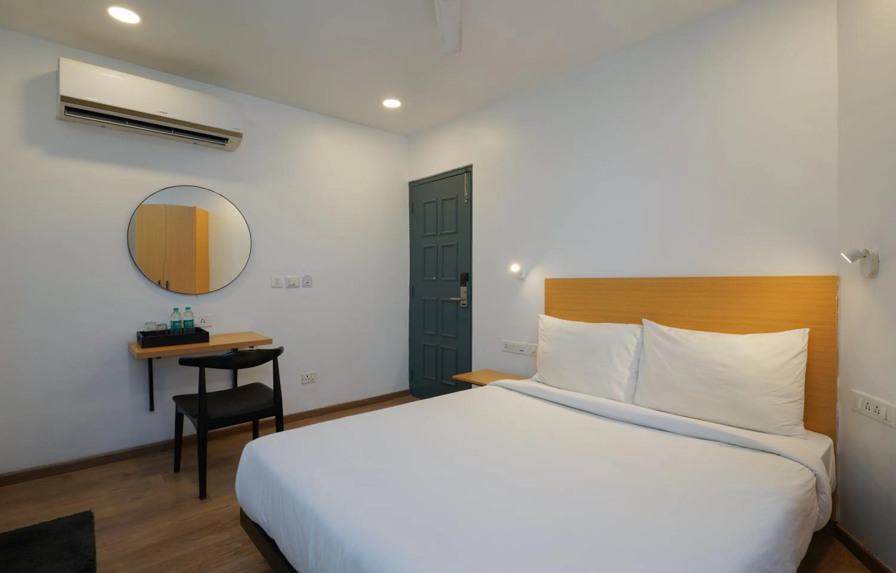 Bedroom, Bed in Uptown Hotel