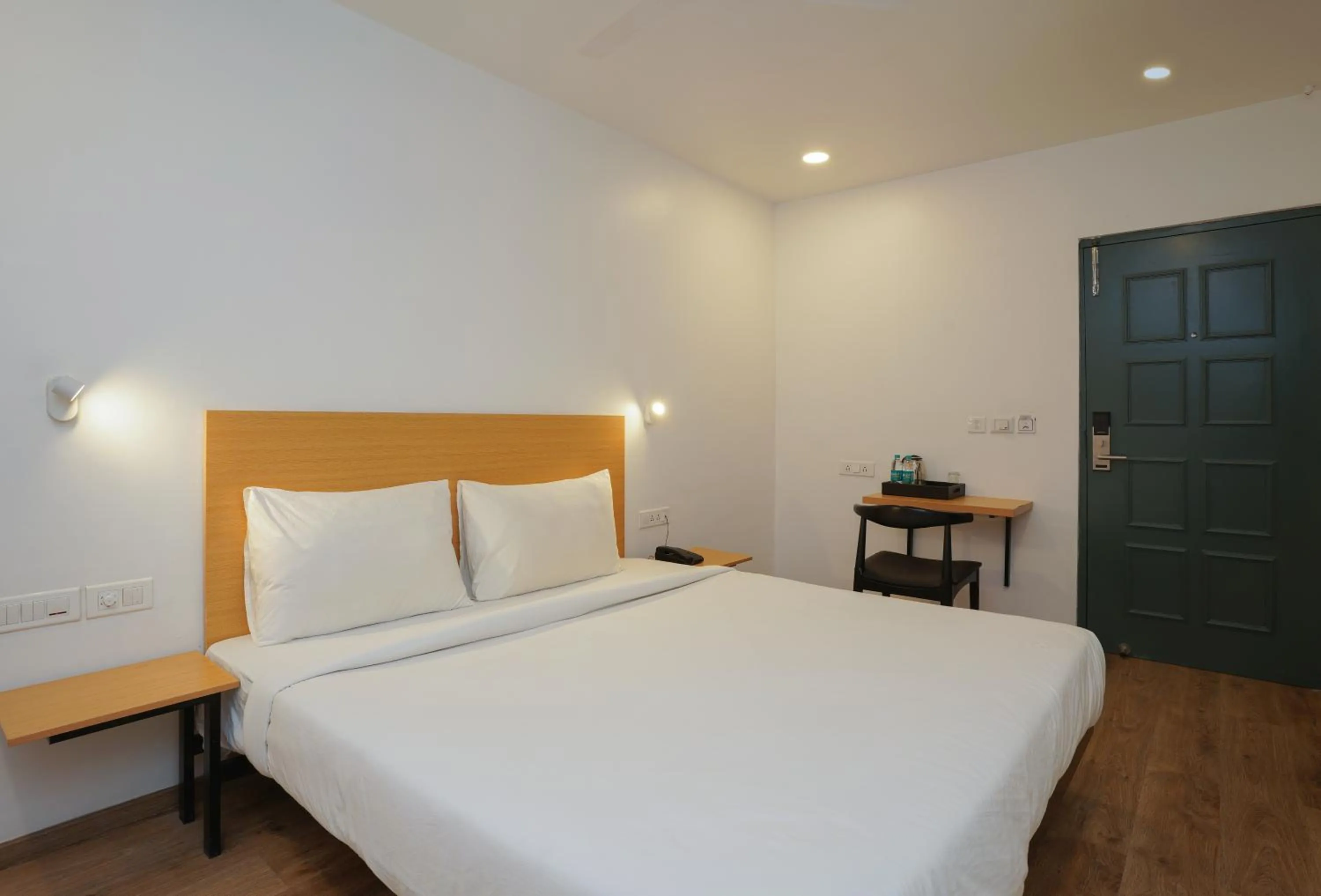 Bedroom, Bed in Uptown Hotel