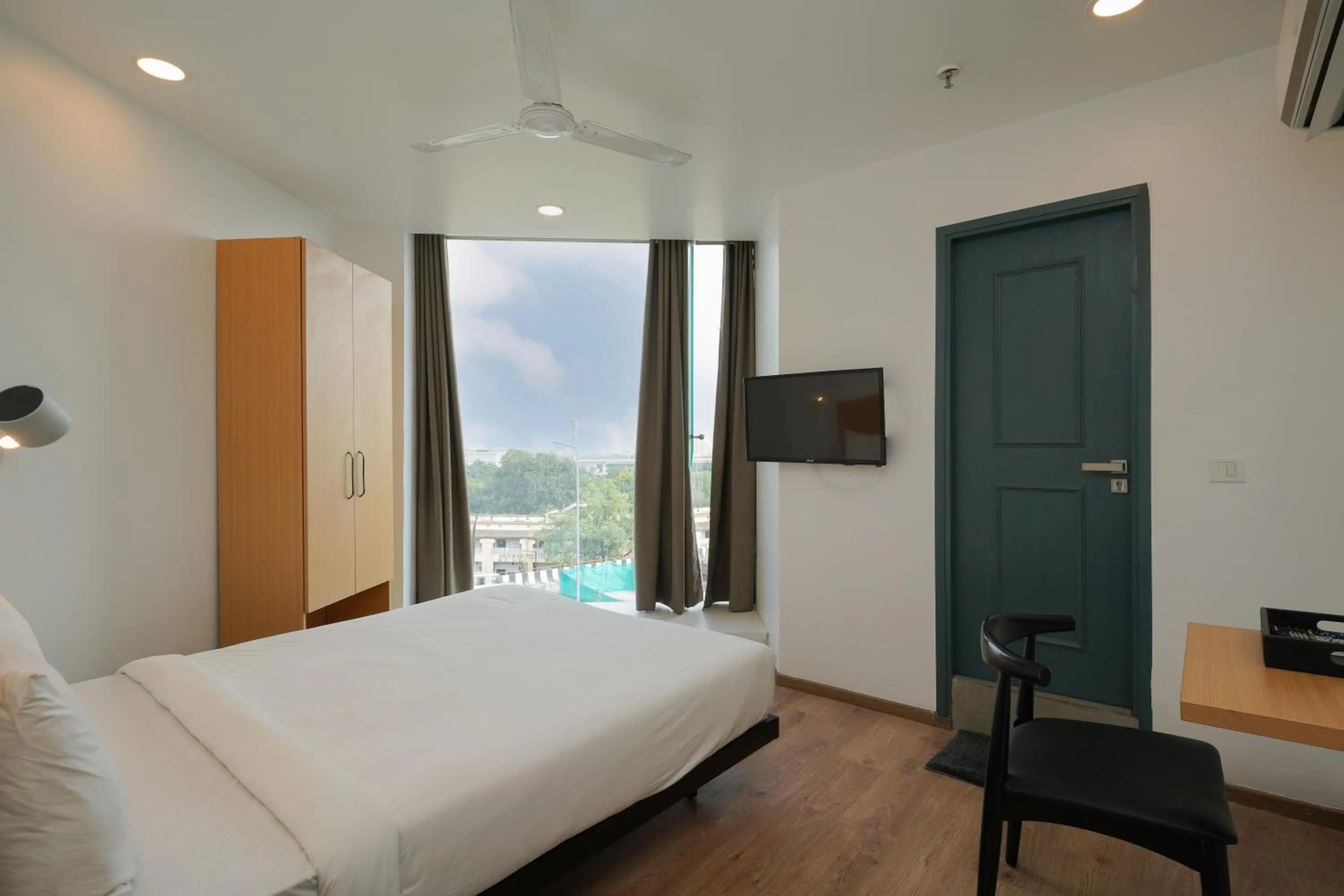 Bedroom, Bed in Uptown Hotel