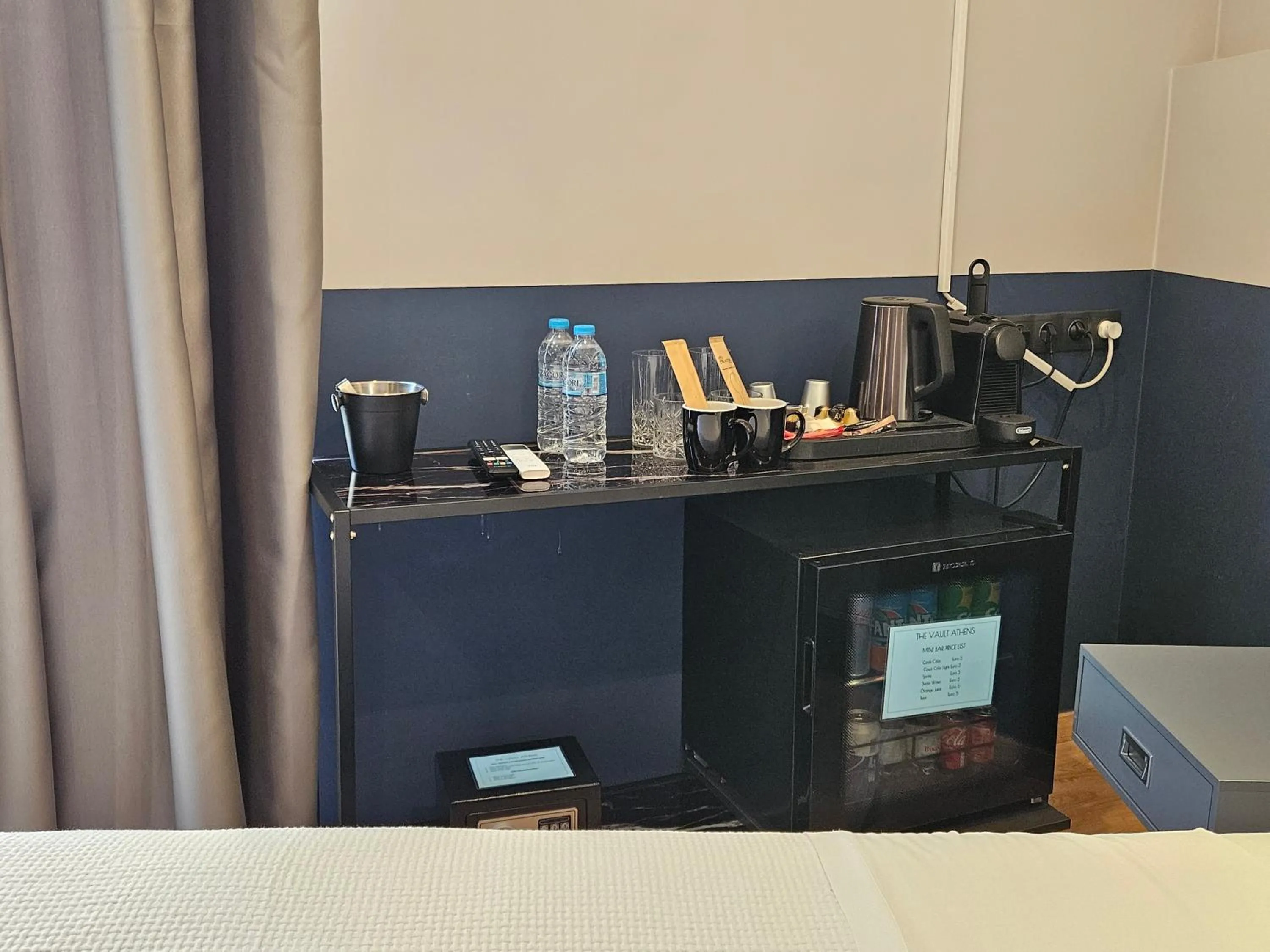 Coffee/tea facilities in The Vault Athens