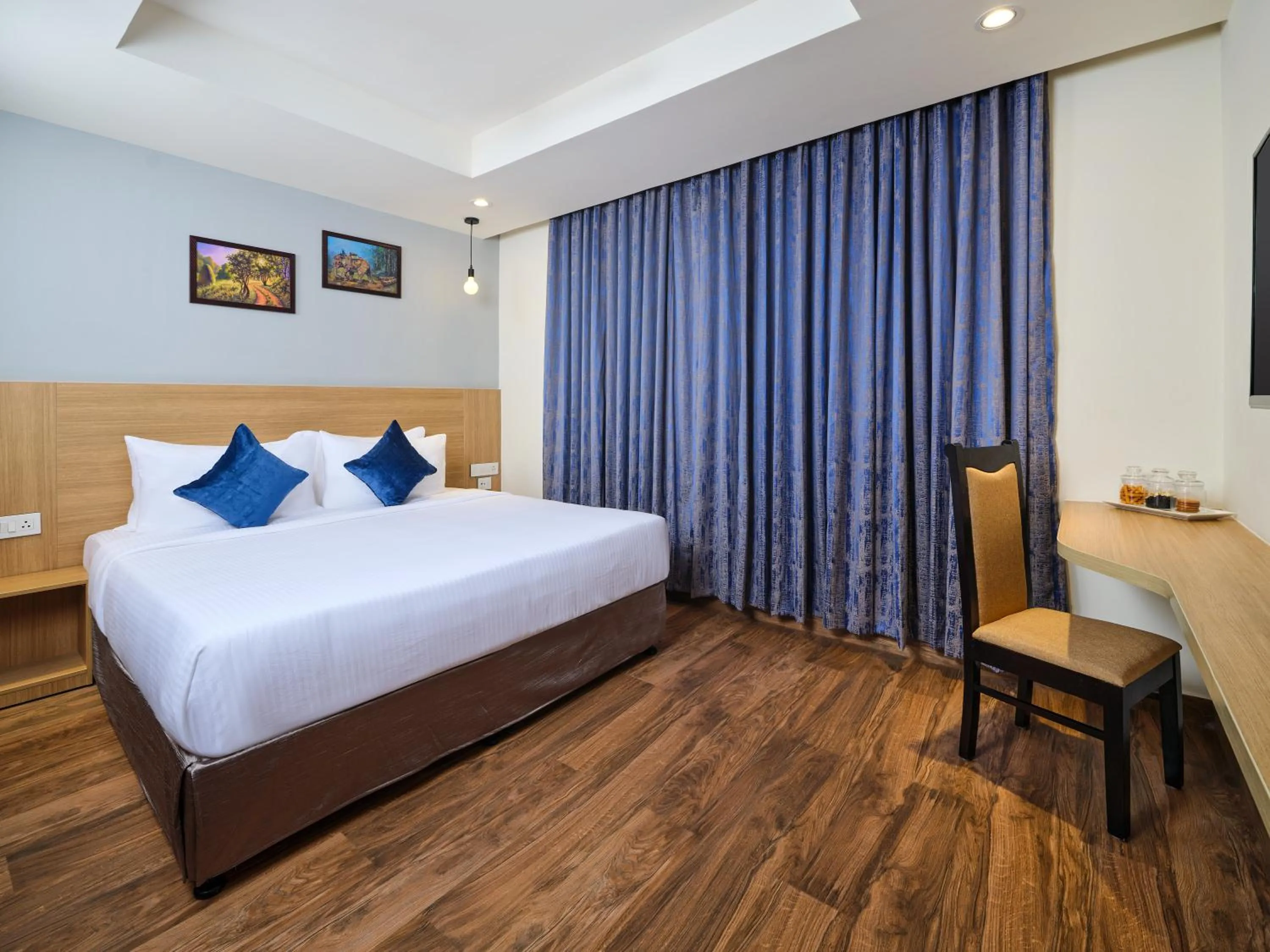 Photo of the whole room, Bed in Essentia Premier Hotel Chennai OMR